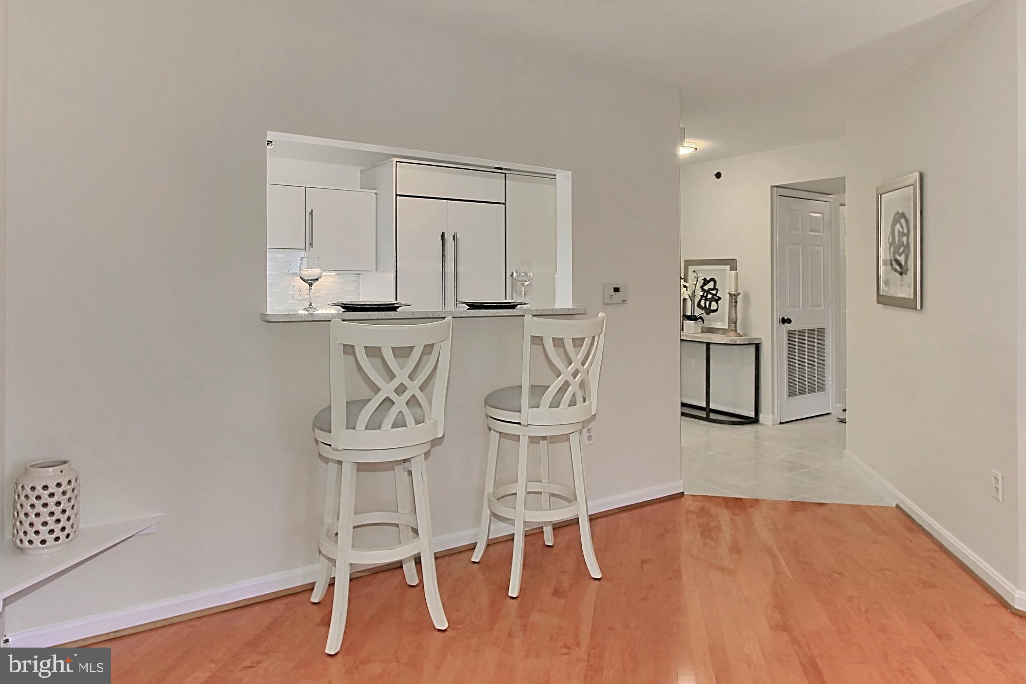 CARLYLE TOWERS - Residential