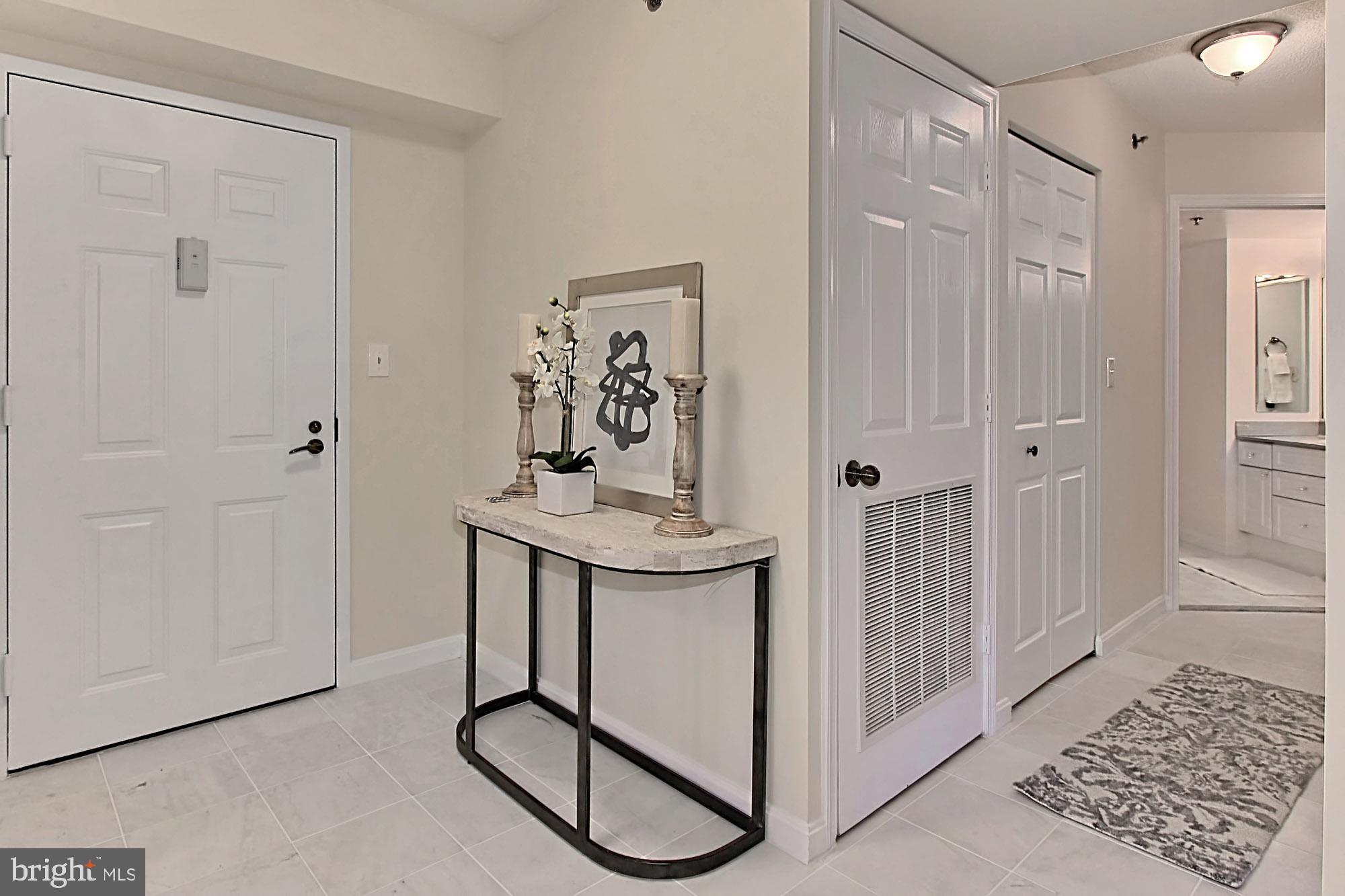 CARLYLE TOWERS - Residential