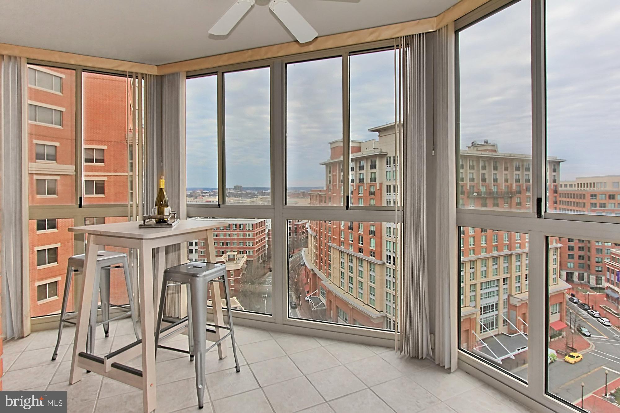 CARLYLE TOWERS - Residential