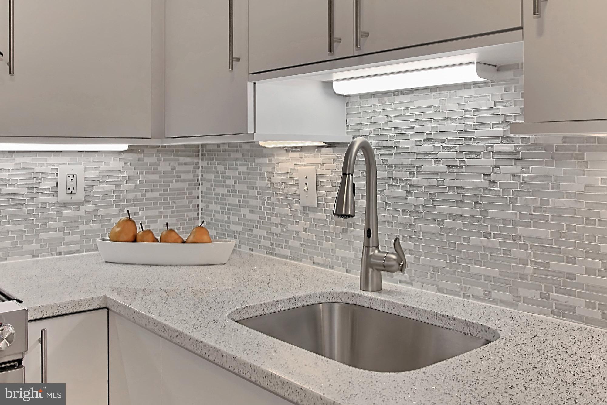 CARLYLE TOWERS - Residential