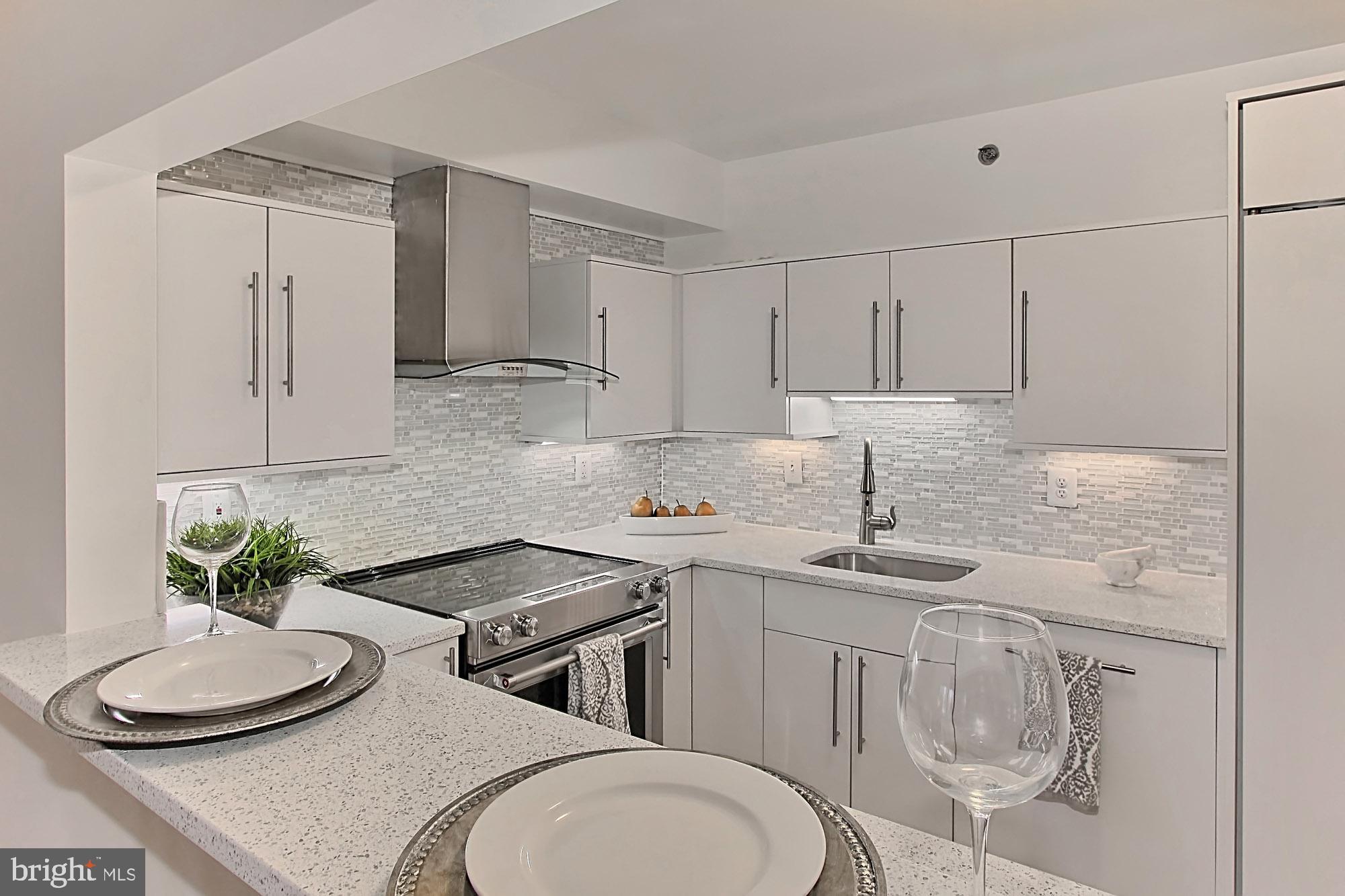 CARLYLE TOWERS - Residential