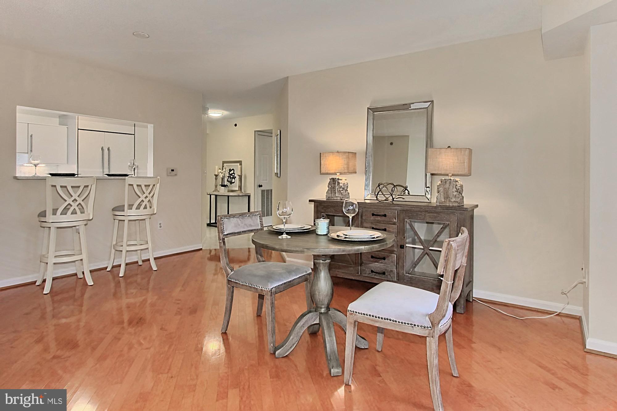 CARLYLE TOWERS - Residential