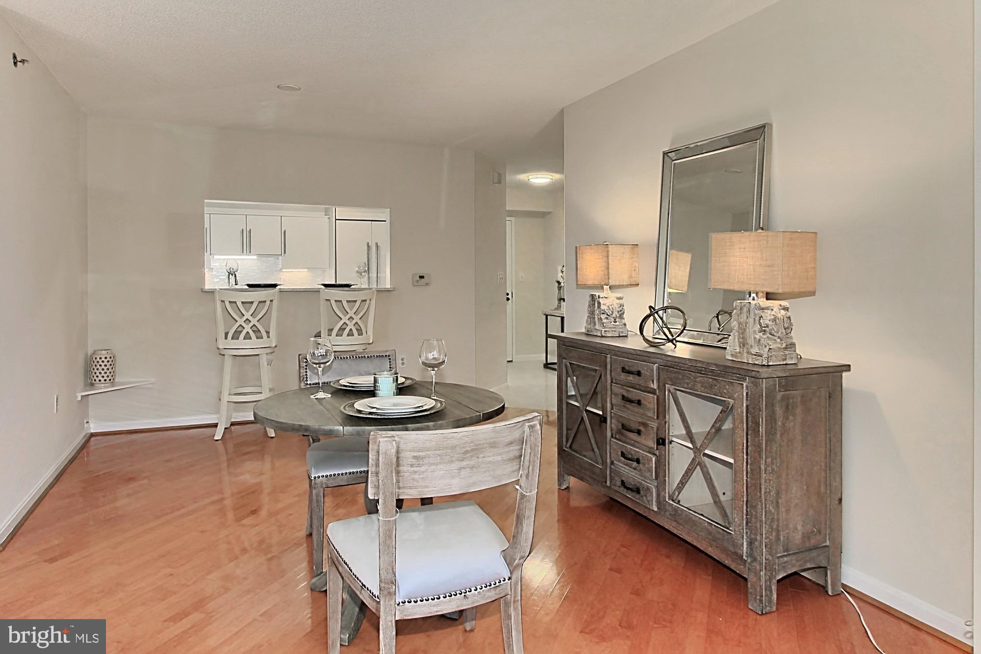 CARLYLE TOWERS - Residential