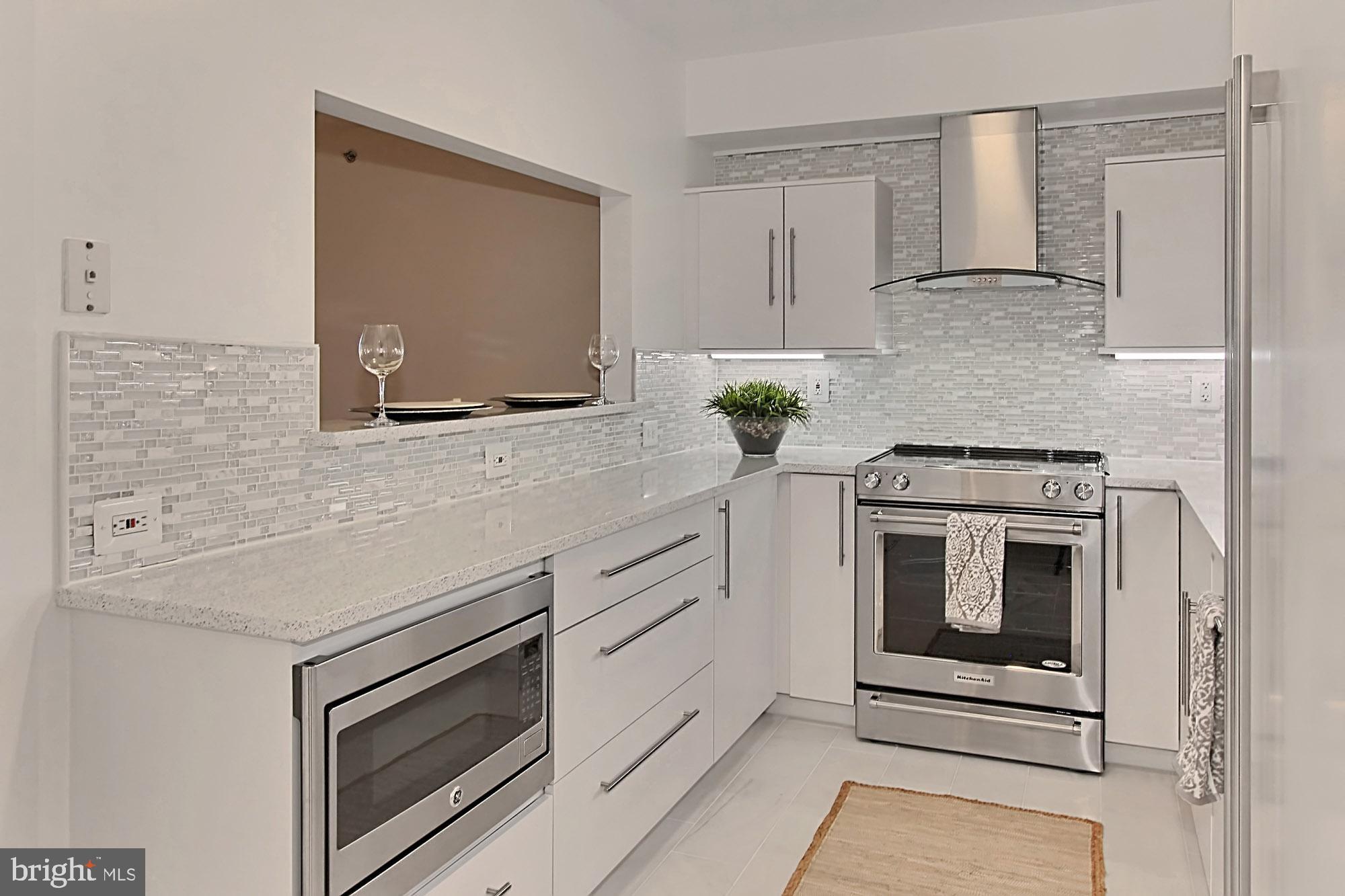 CARLYLE TOWERS - Residential