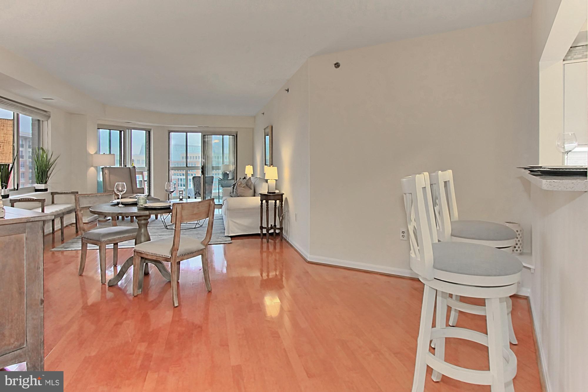 CARLYLE TOWERS - Residential