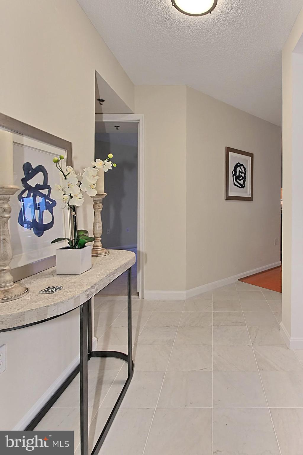 CARLYLE TOWERS - Residential