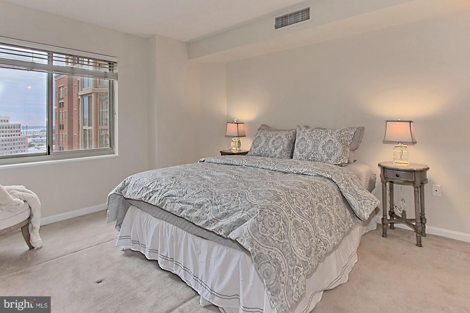 CARLYLE TOWERS - Residential