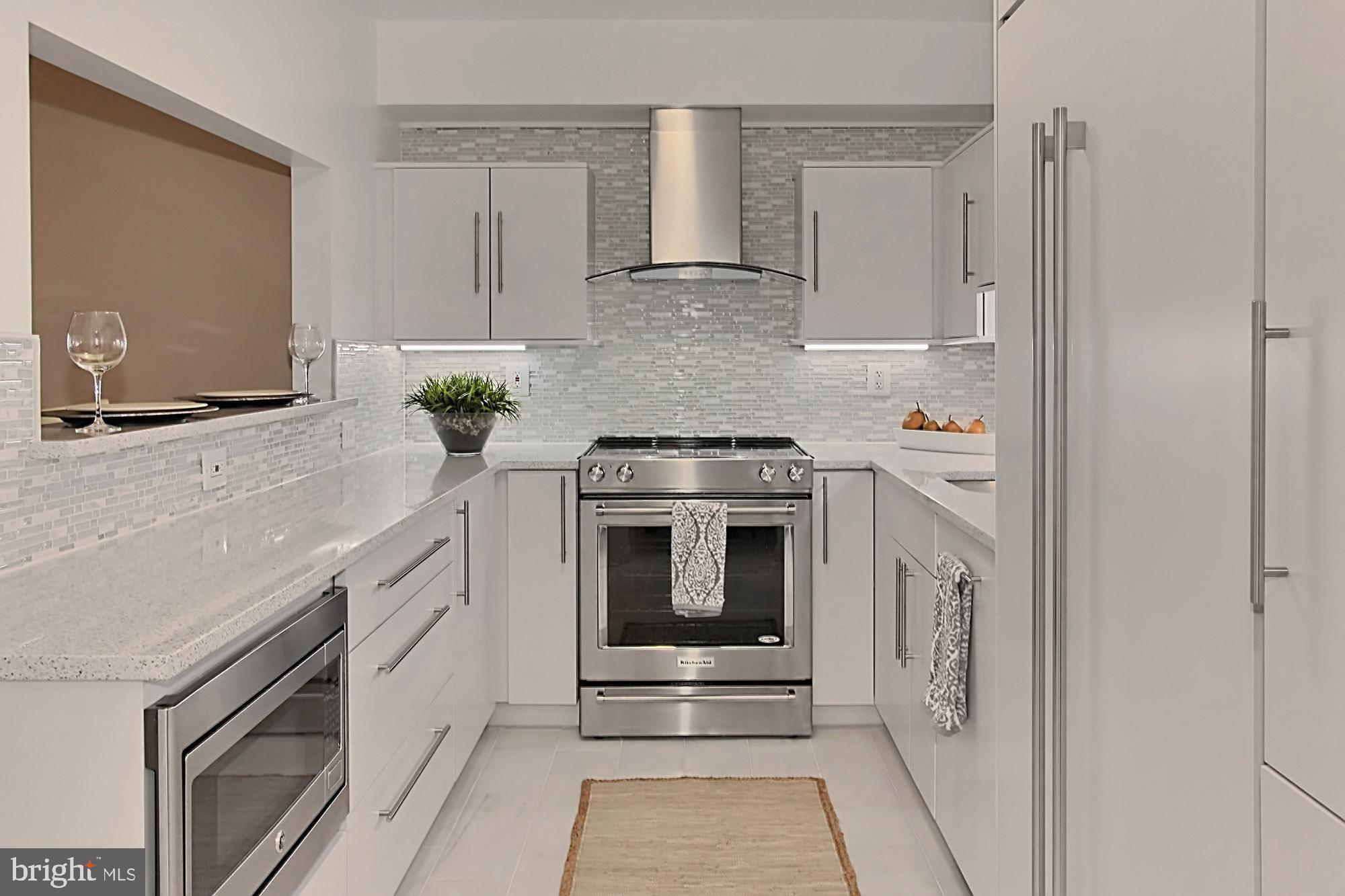 CARLYLE TOWERS - Residential