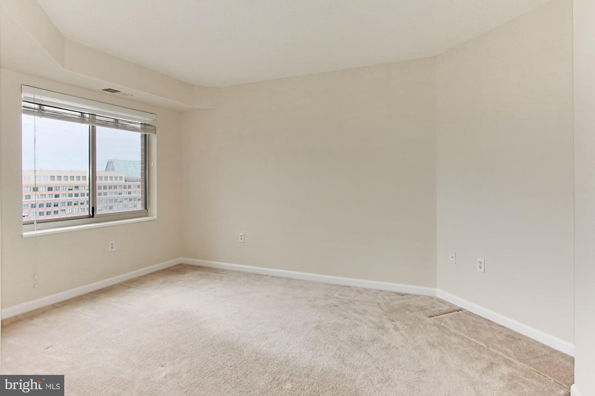 CARLYLE TOWERS - Residential