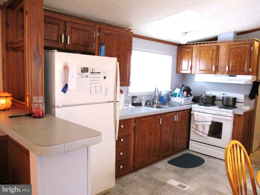 DEERFIELD VILLAGE MHP - Residential
