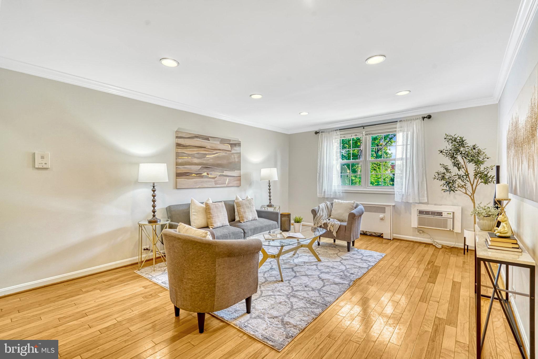 ARLINGTON OAKS - Residential