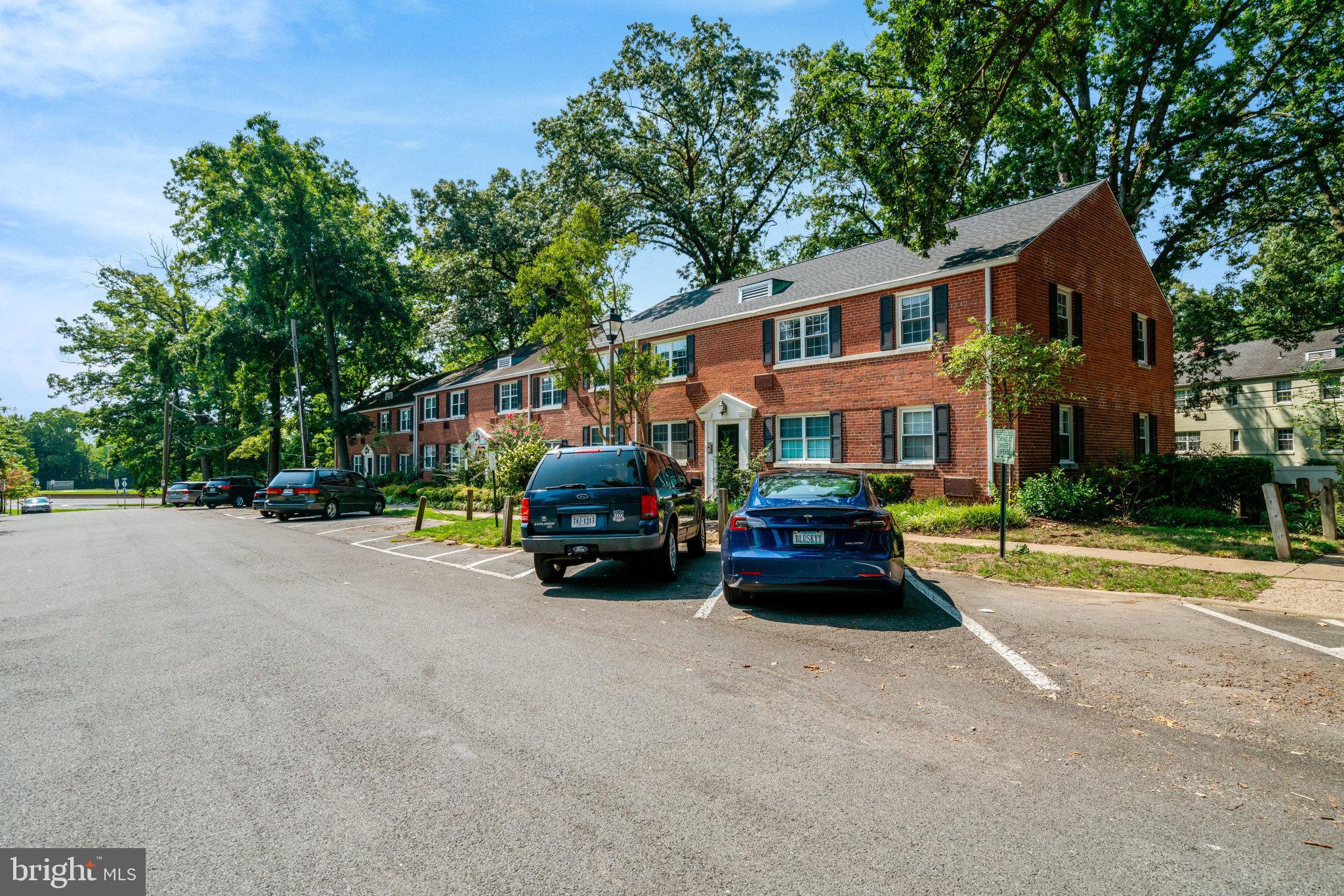 ARLINGTON OAKS - Residential