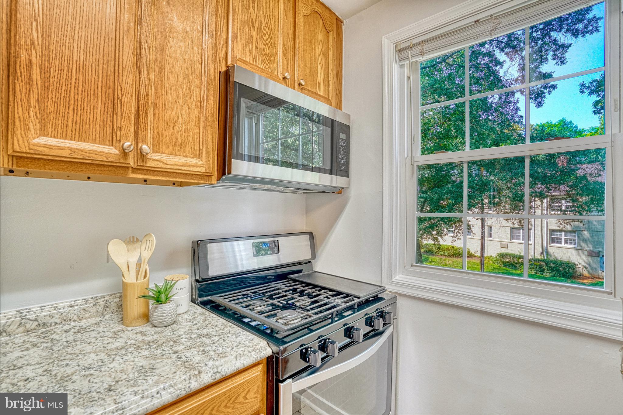 ARLINGTON OAKS - Residential