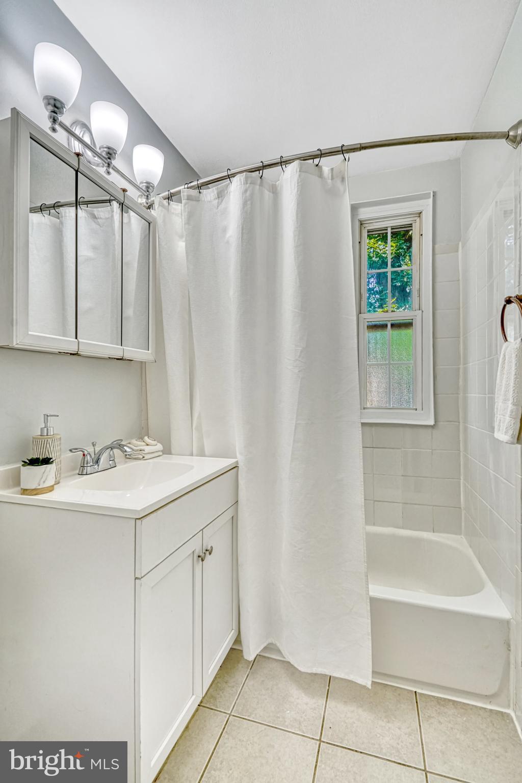 ARLINGTON OAKS - Residential