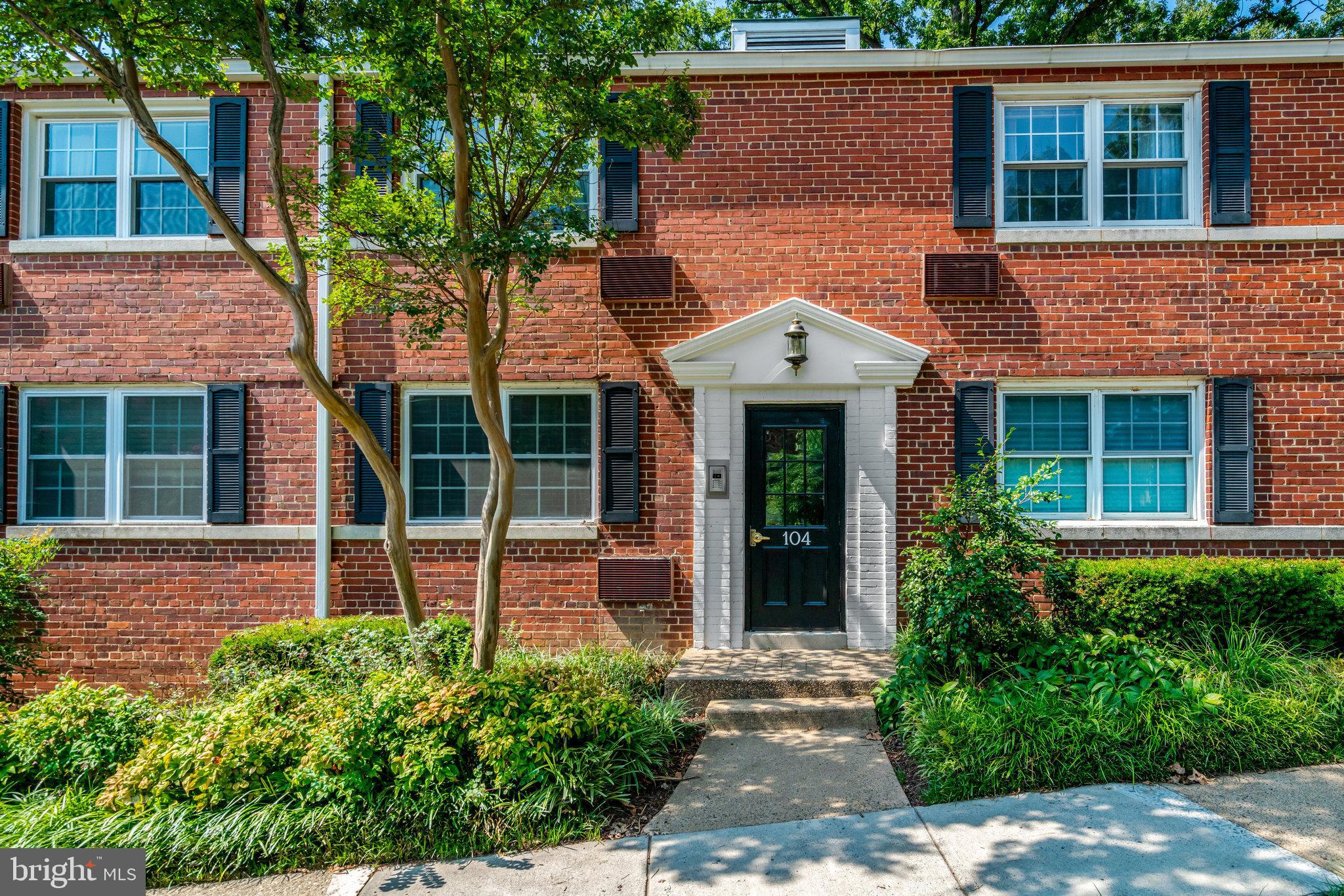 ARLINGTON OAKS - Residential