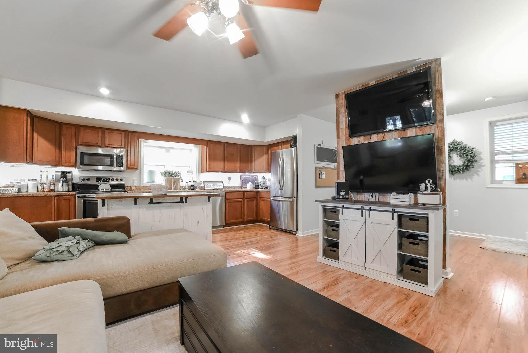 GOLDEN BEACH - Residential