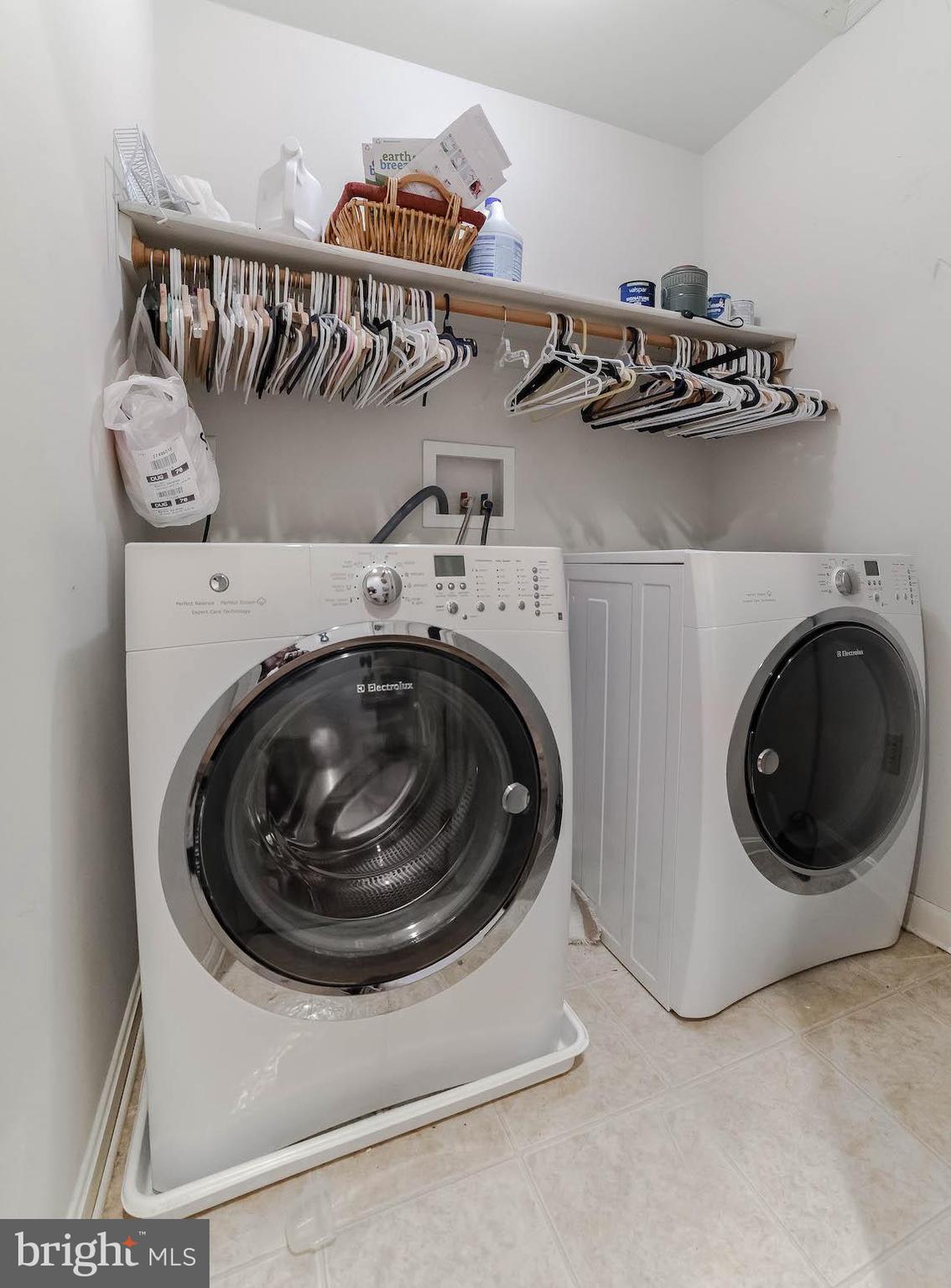 GOLDEN BEACH - Residential