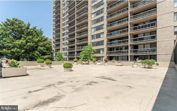 SKYLINE PLAZA - Residential