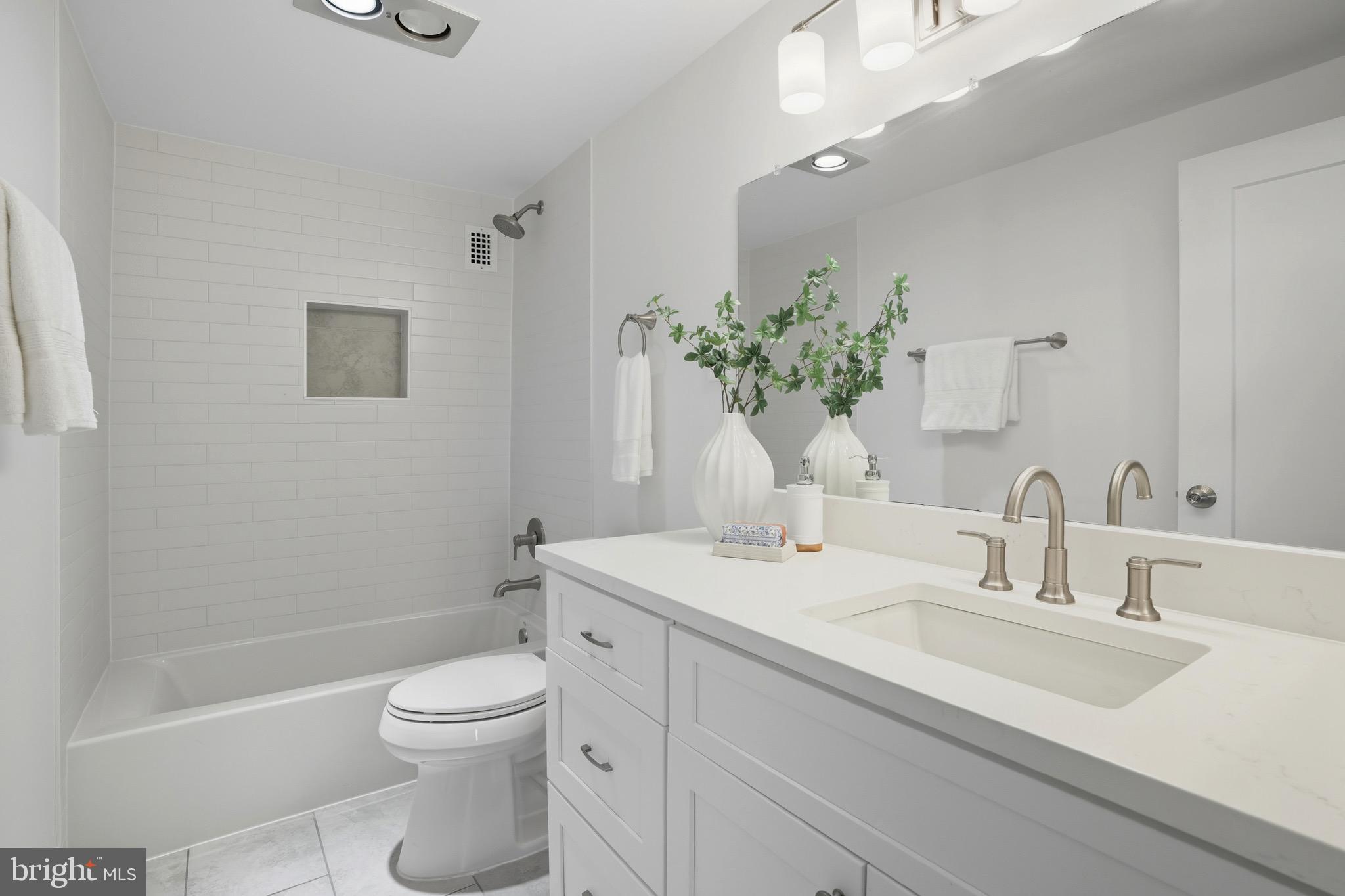 SKYLINE PLAZA - Residential