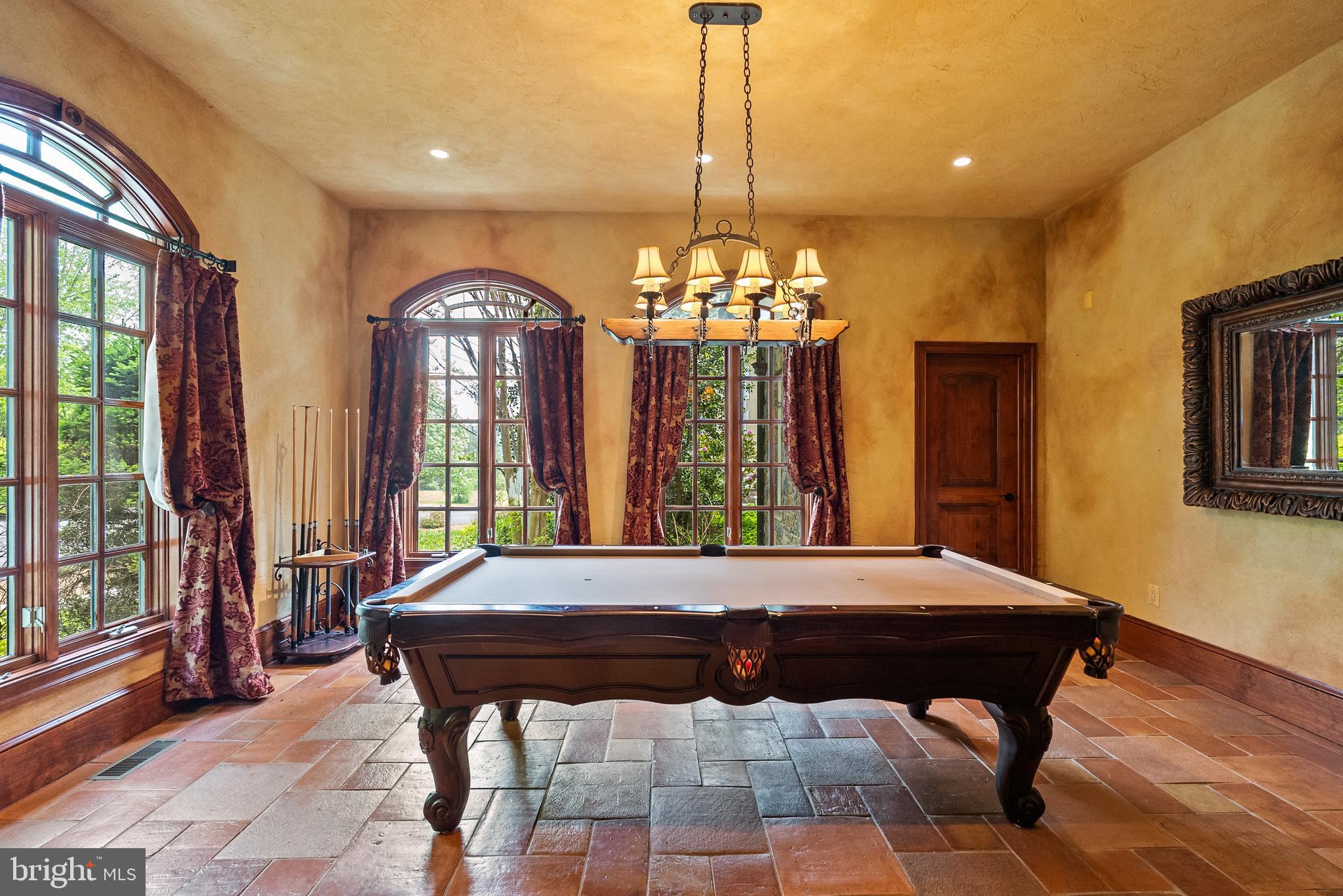 JAHNKE & DICKSON - Residential