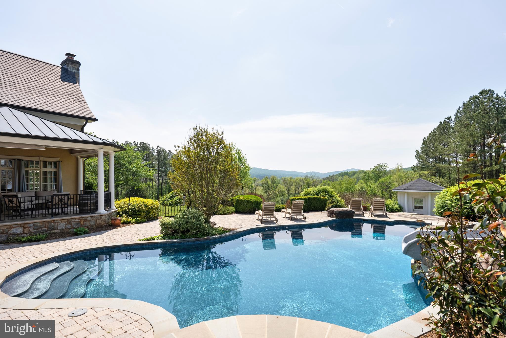 JAHNKE & DICKSON - Residential