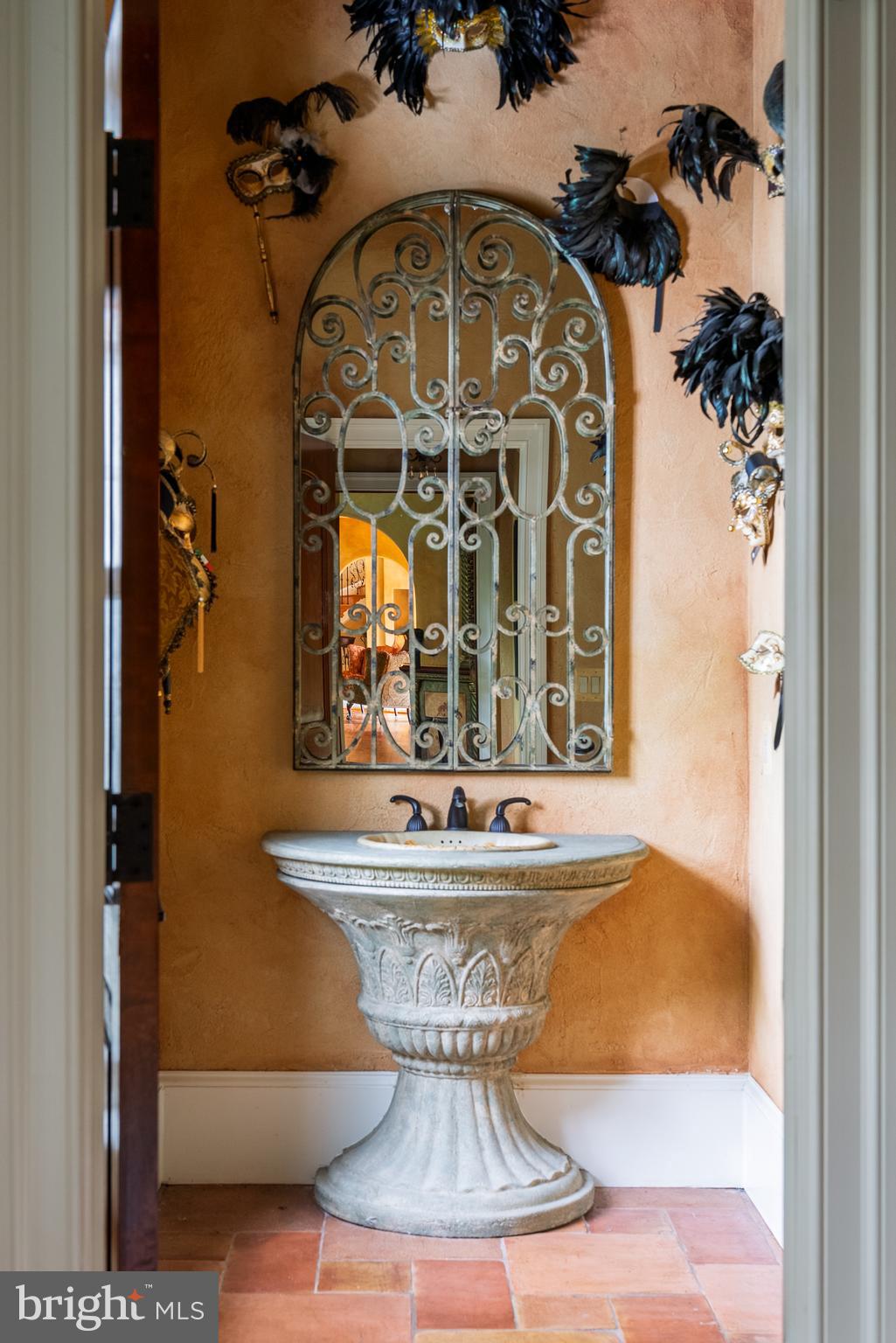 JAHNKE & DICKSON - Residential