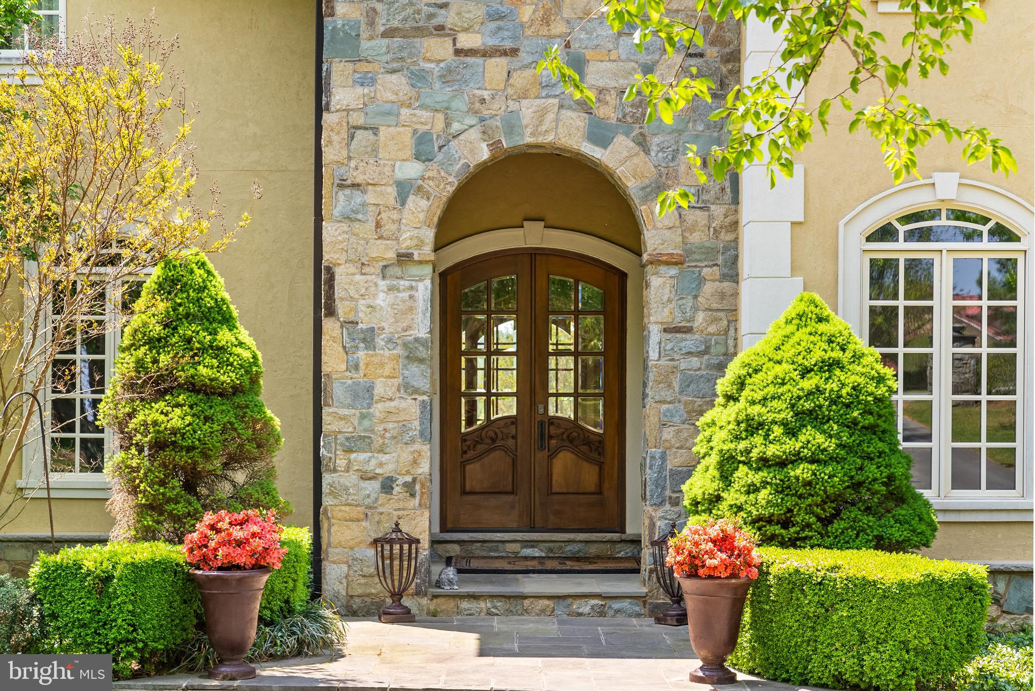 JAHNKE & DICKSON - Residential