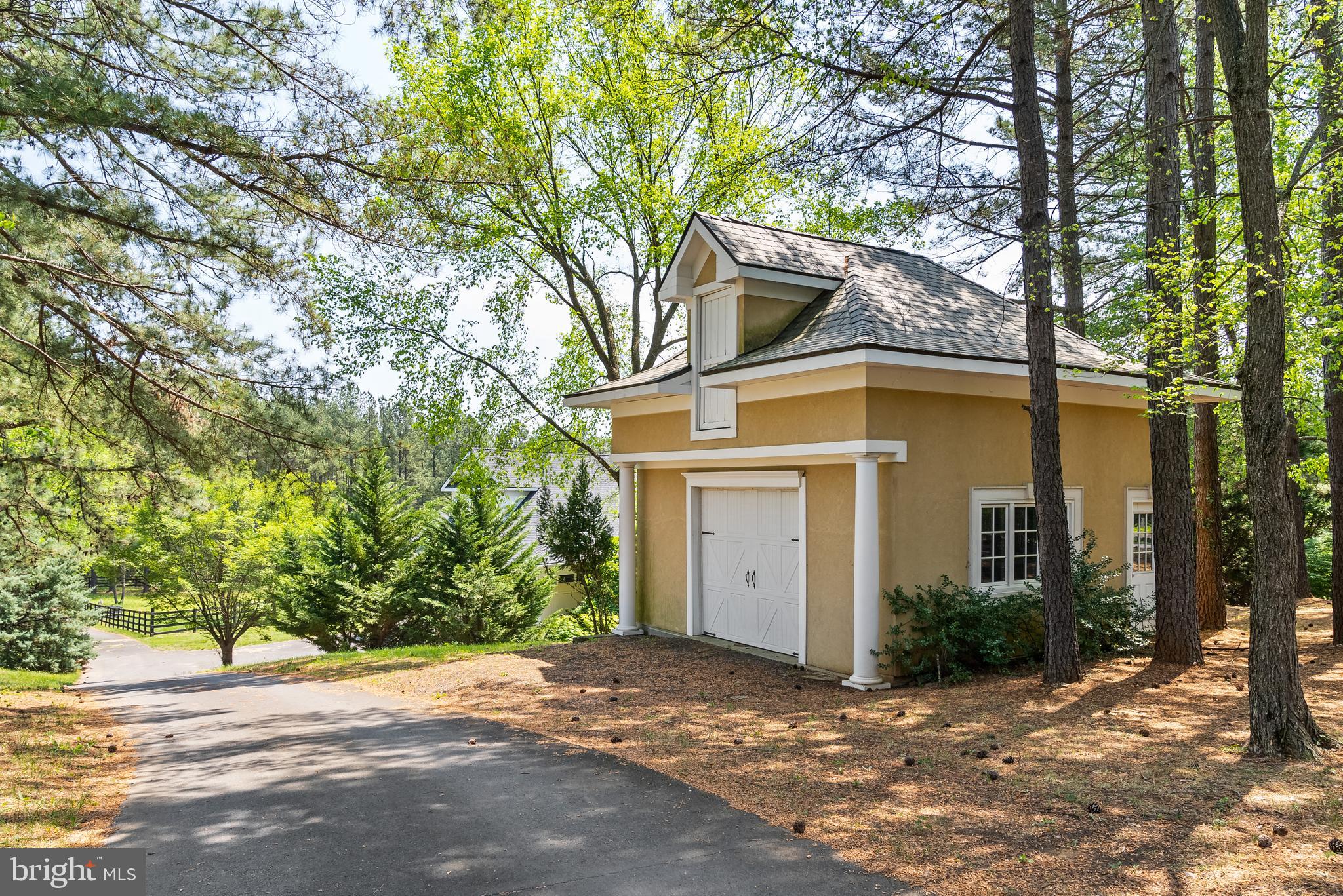 JAHNKE & DICKSON - Residential