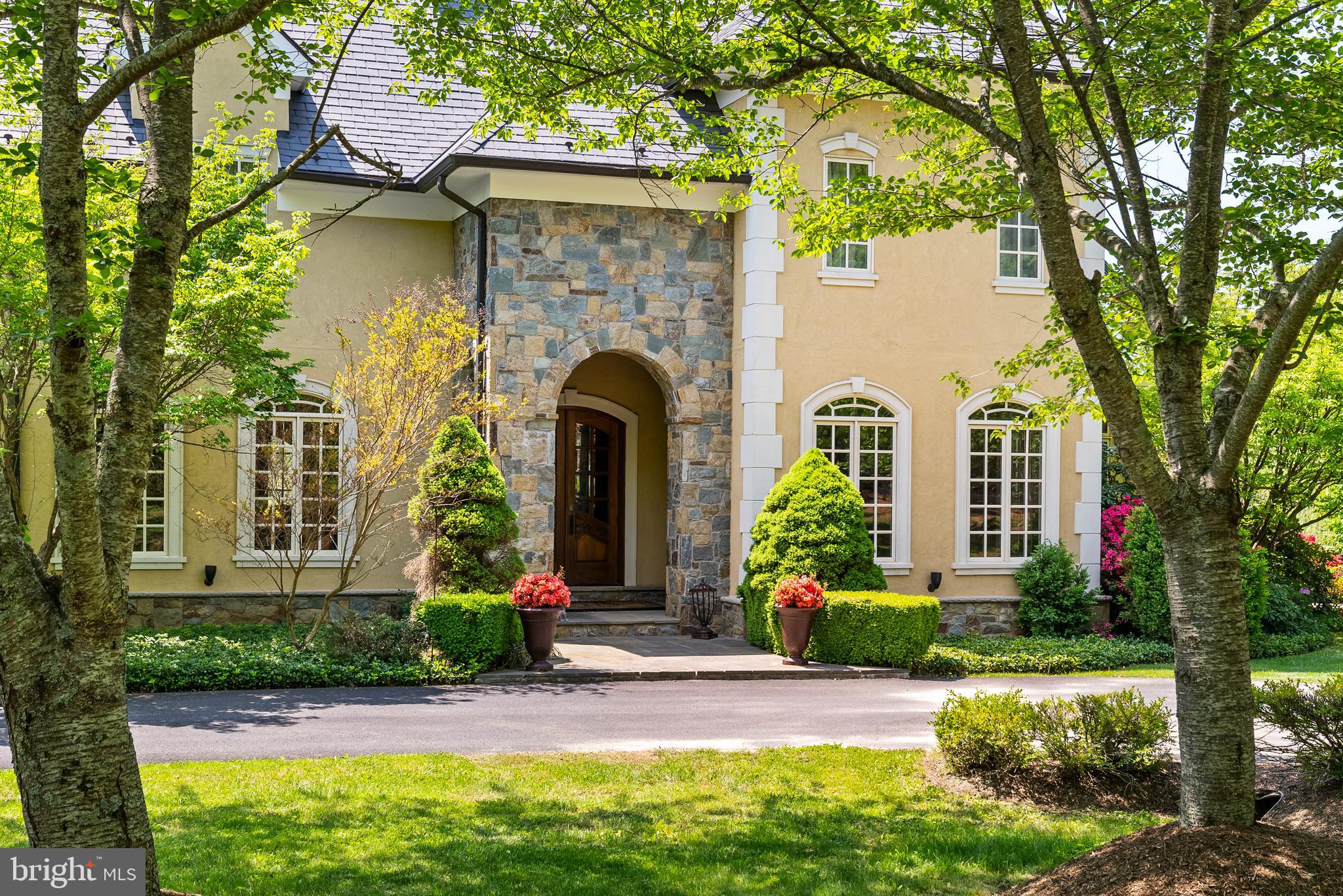 JAHNKE & DICKSON - Residential