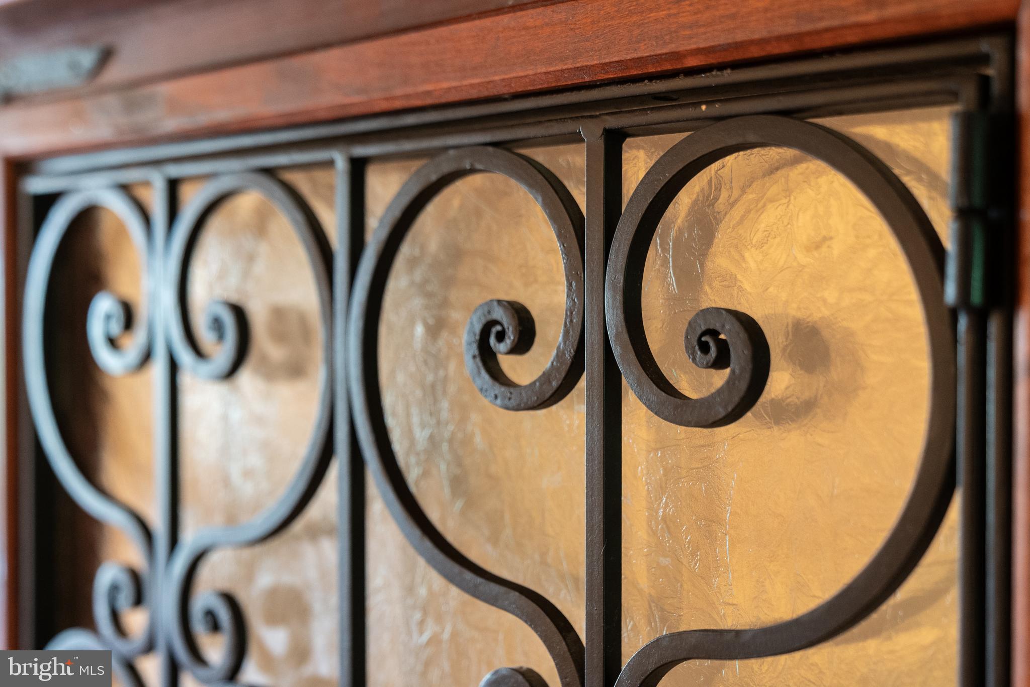 JAHNKE & DICKSON - Residential