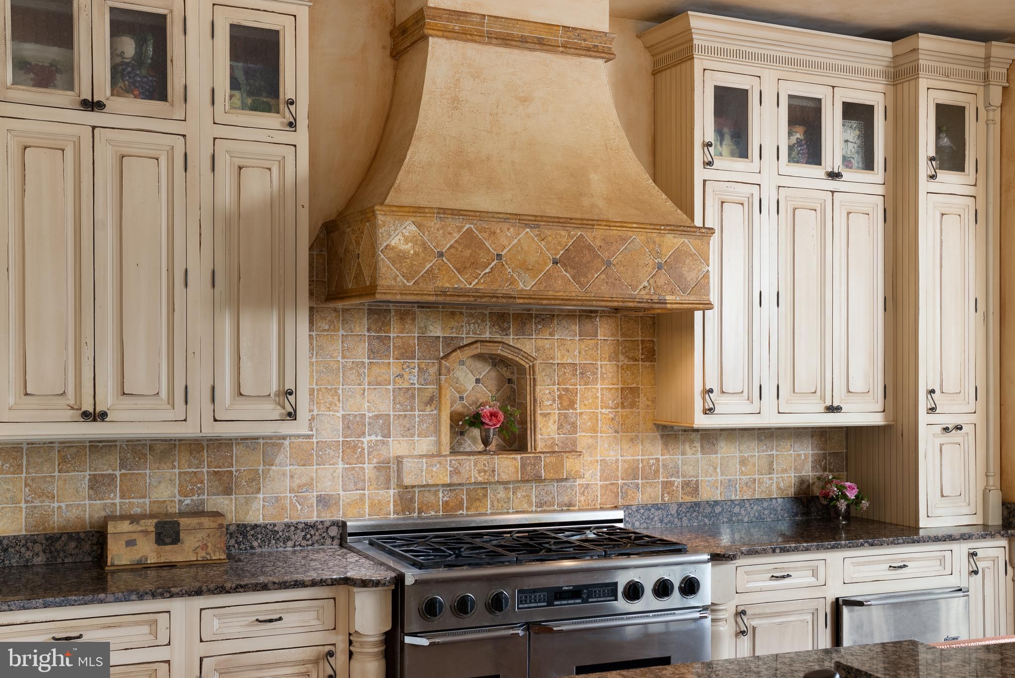 JAHNKE & DICKSON - Residential