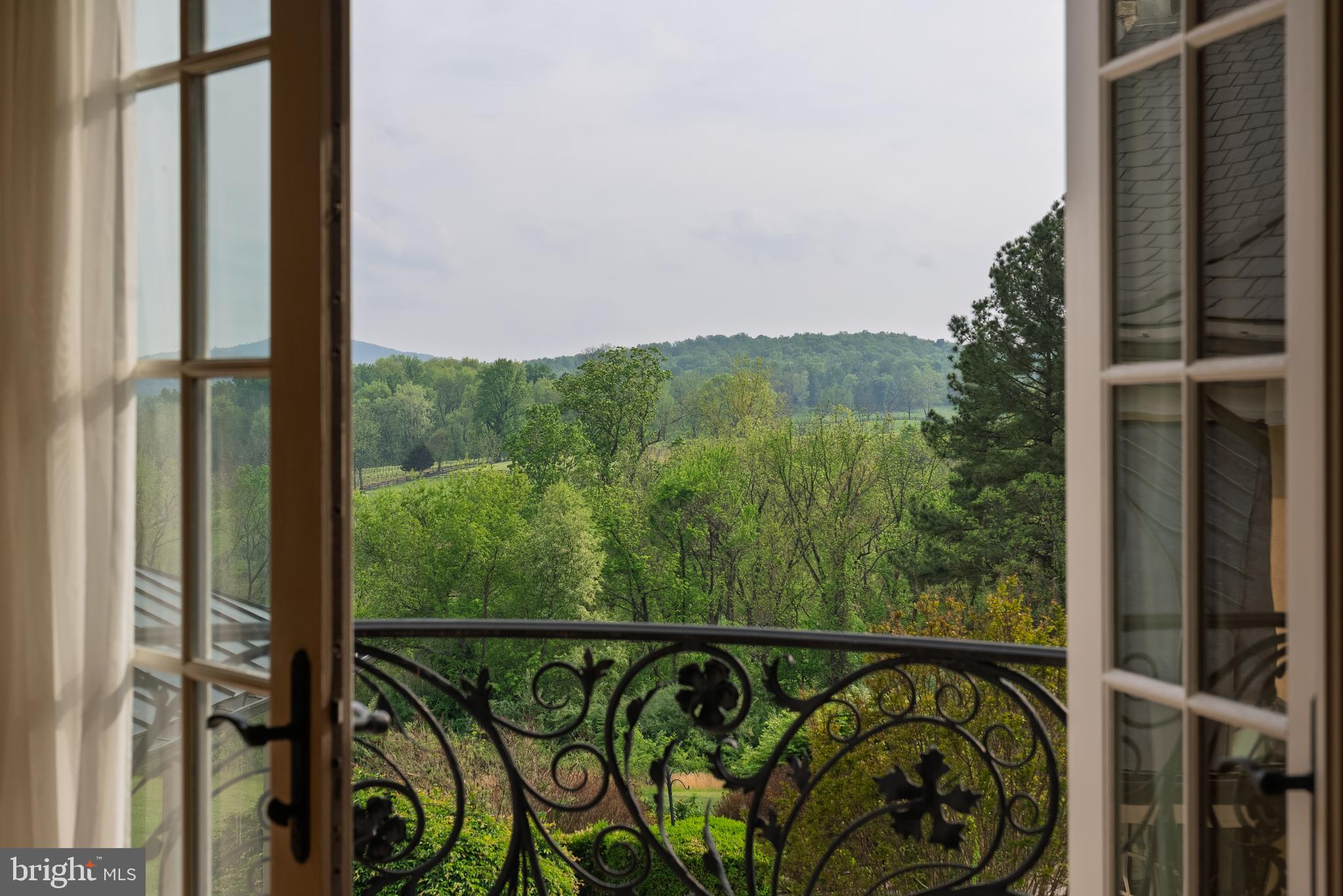 JAHNKE & DICKSON - Residential