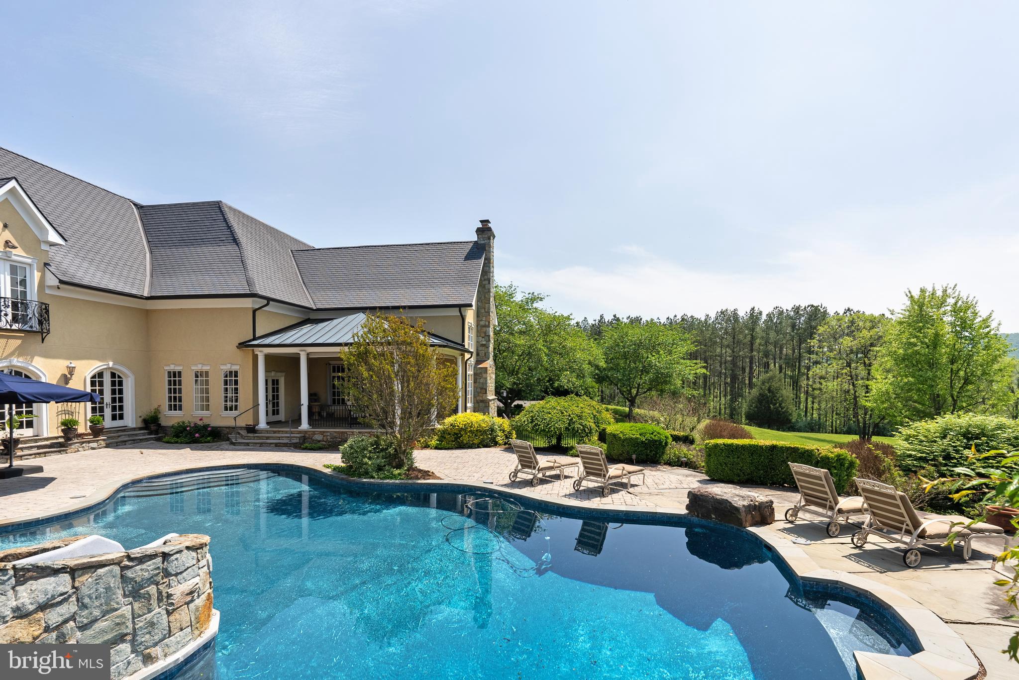 JAHNKE & DICKSON - Residential