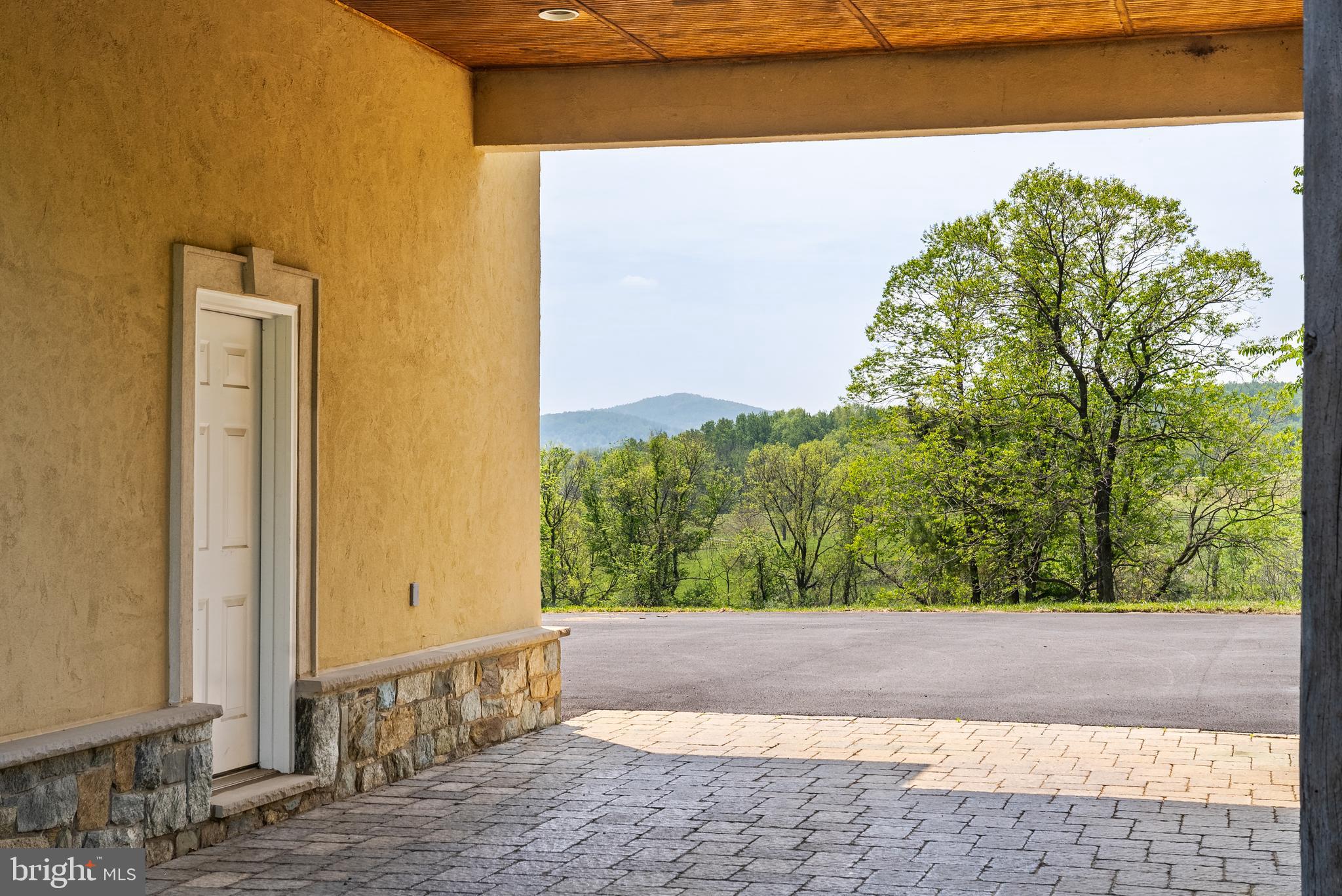 JAHNKE & DICKSON - Residential