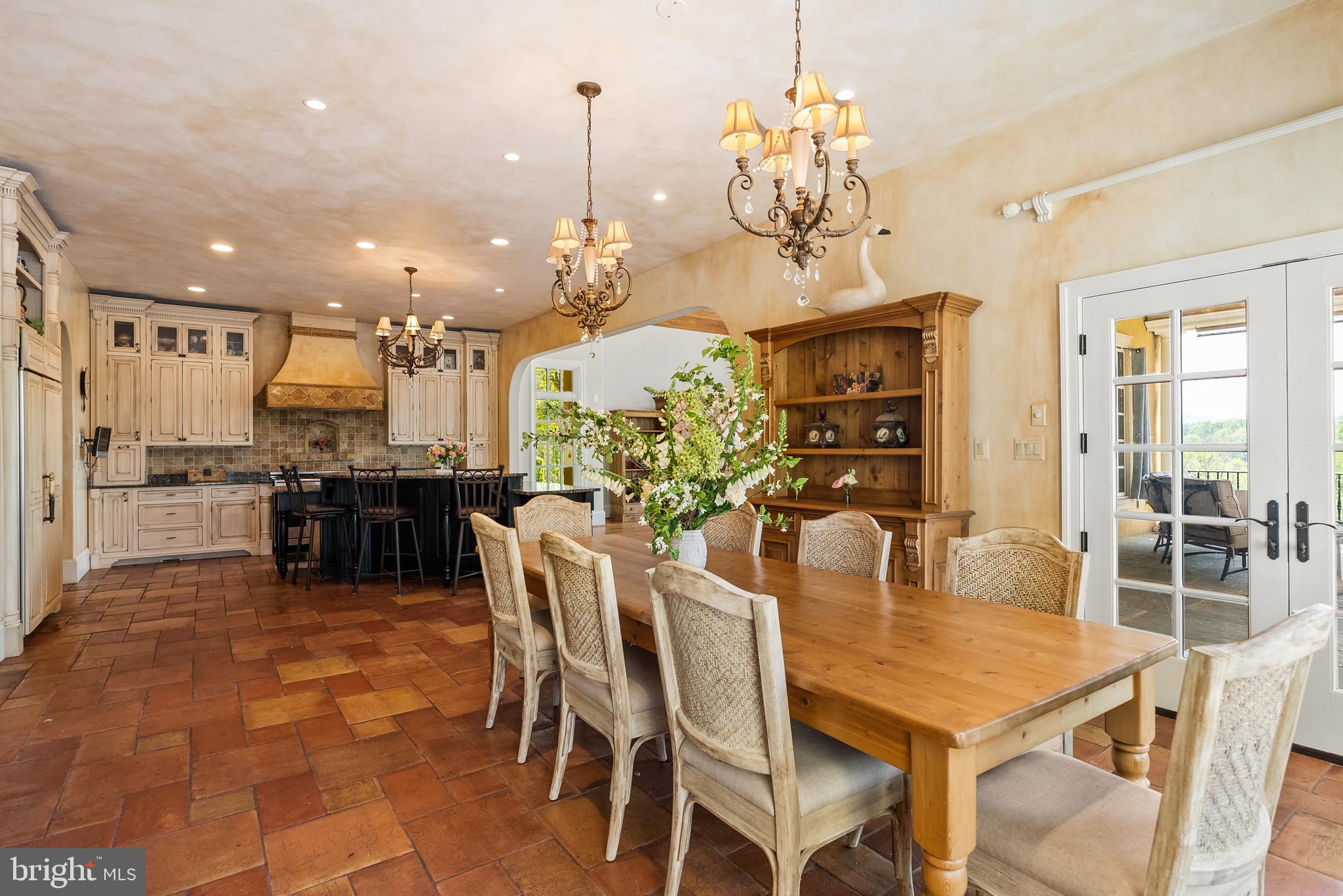 JAHNKE & DICKSON - Residential