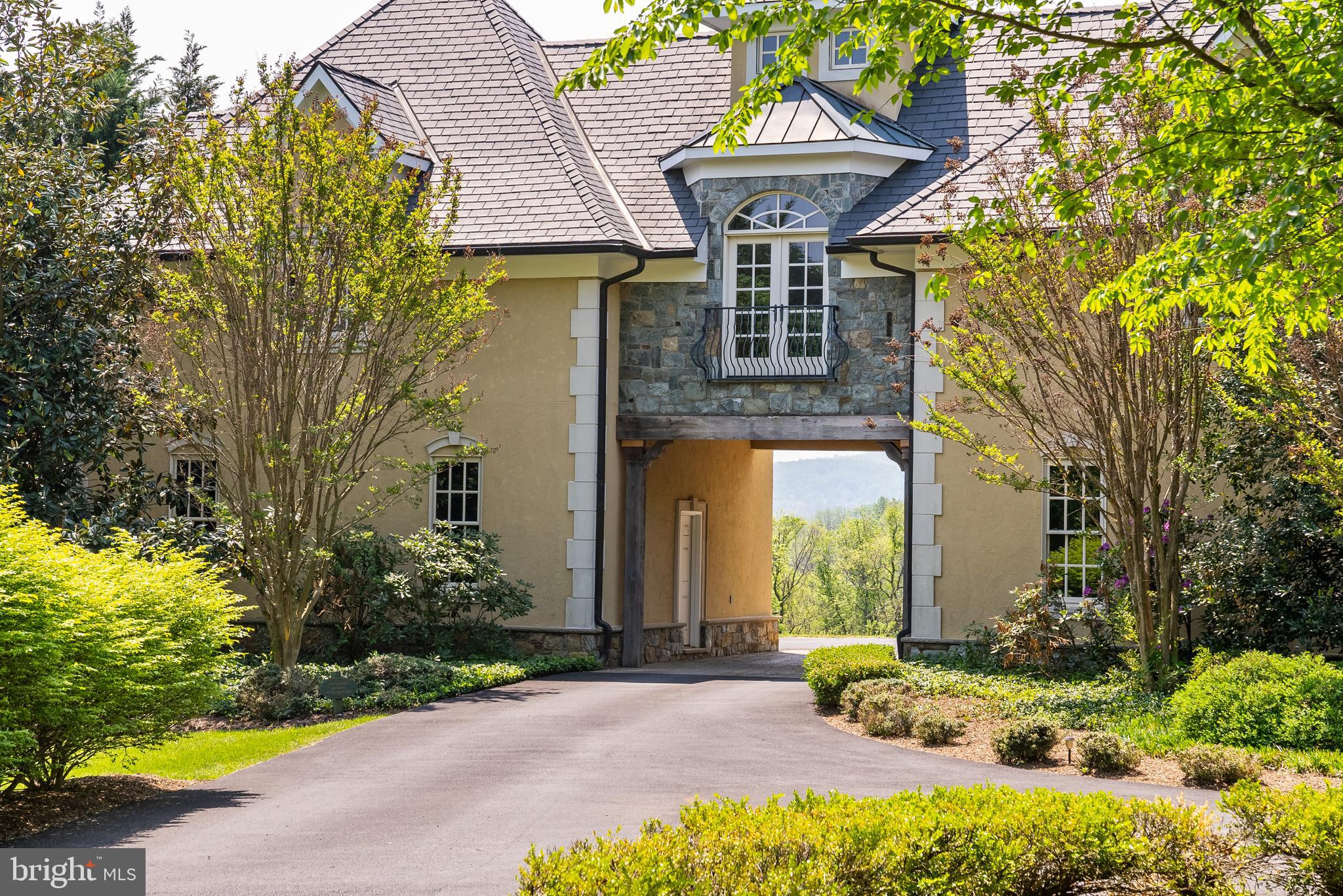 JAHNKE & DICKSON - Residential