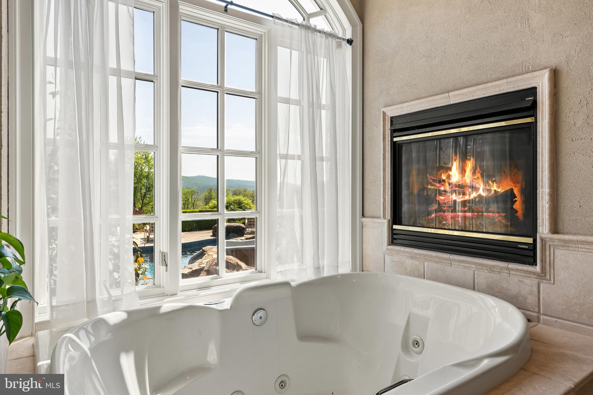 JAHNKE & DICKSON - Residential