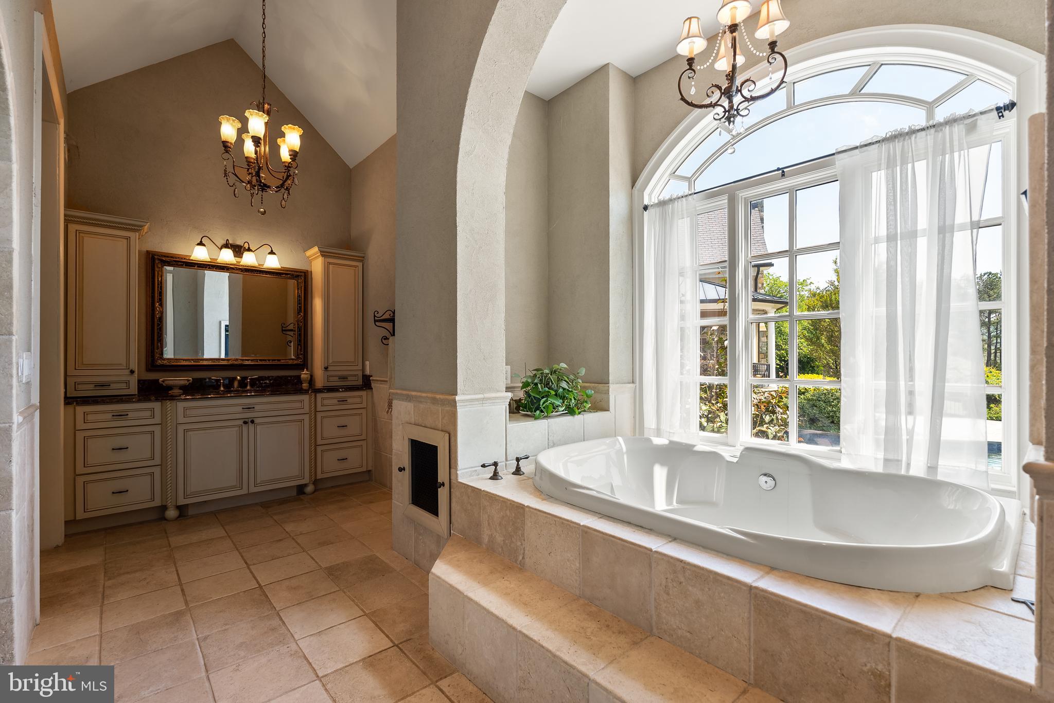 JAHNKE & DICKSON - Residential