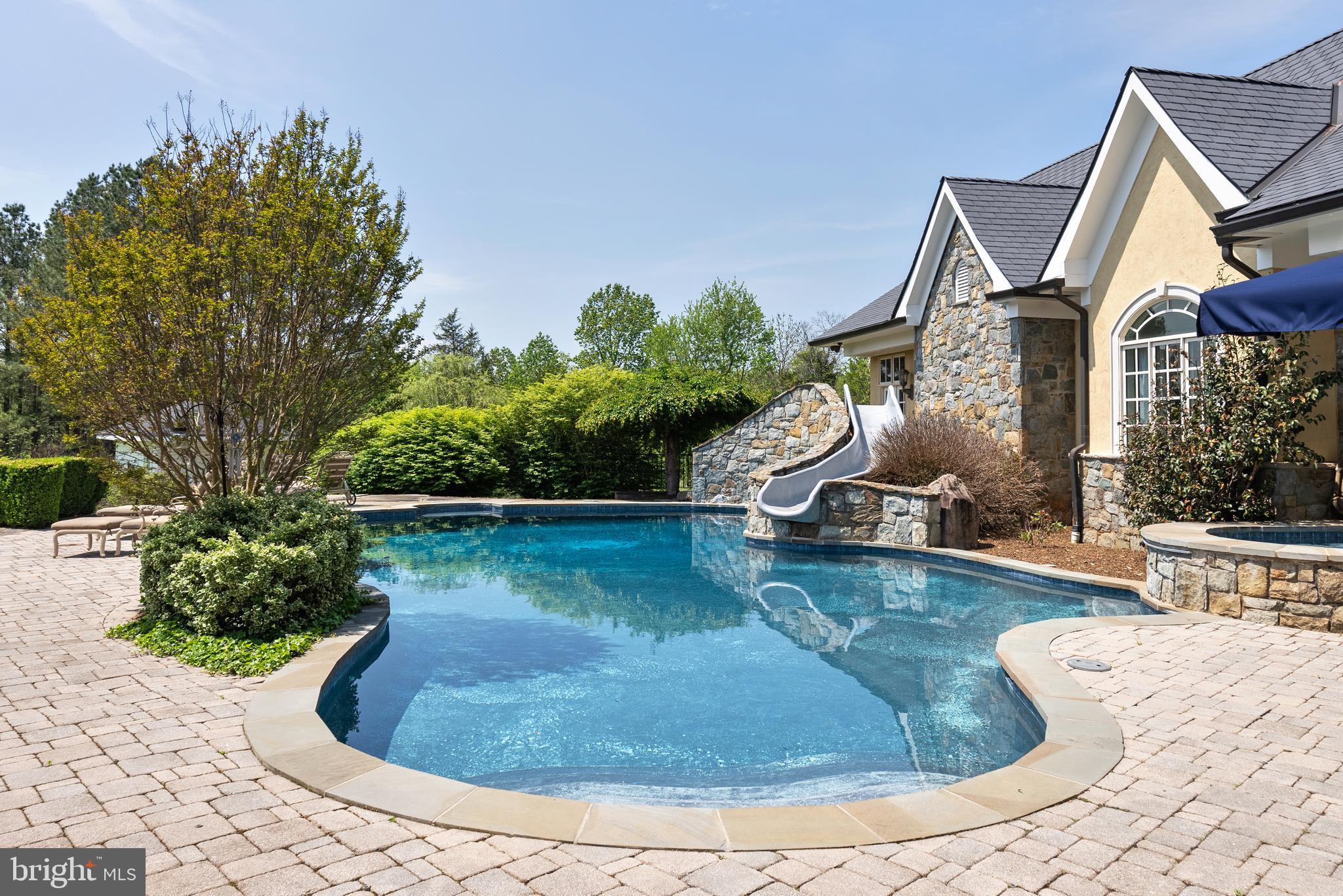 JAHNKE & DICKSON - Residential