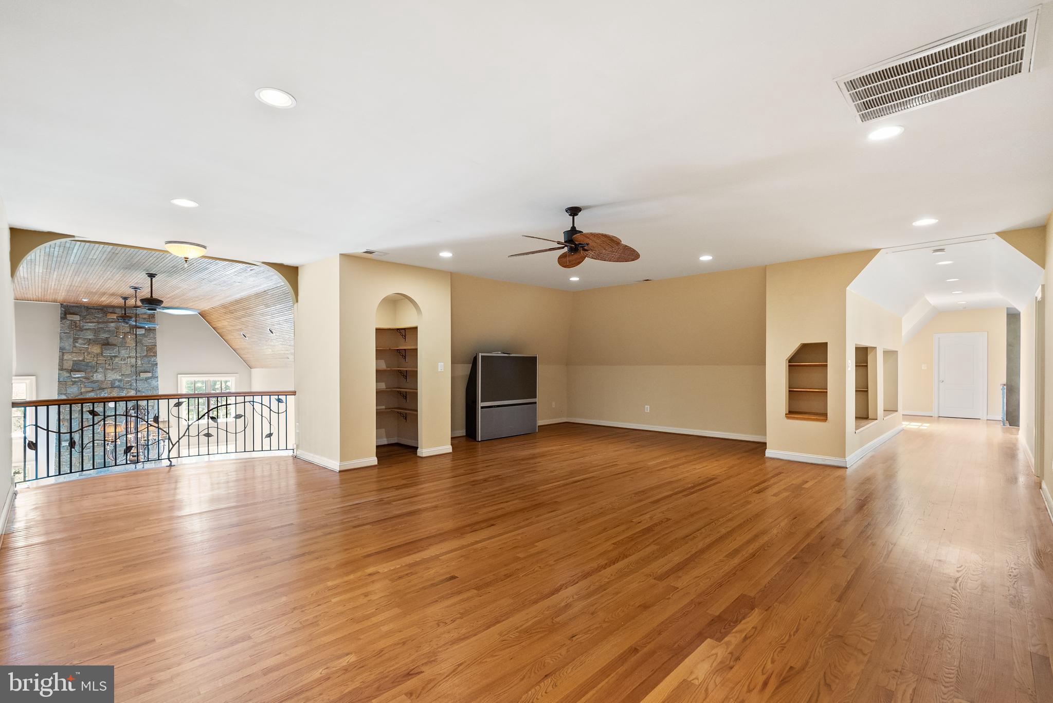 JAHNKE & DICKSON - Residential