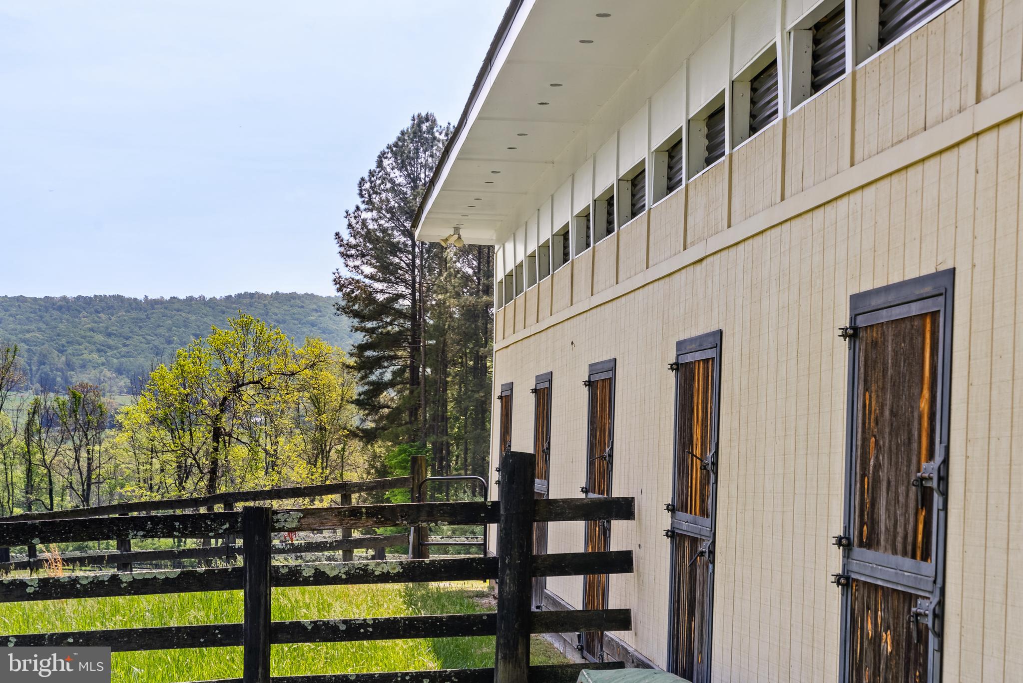 JAHNKE & DICKSON - Residential