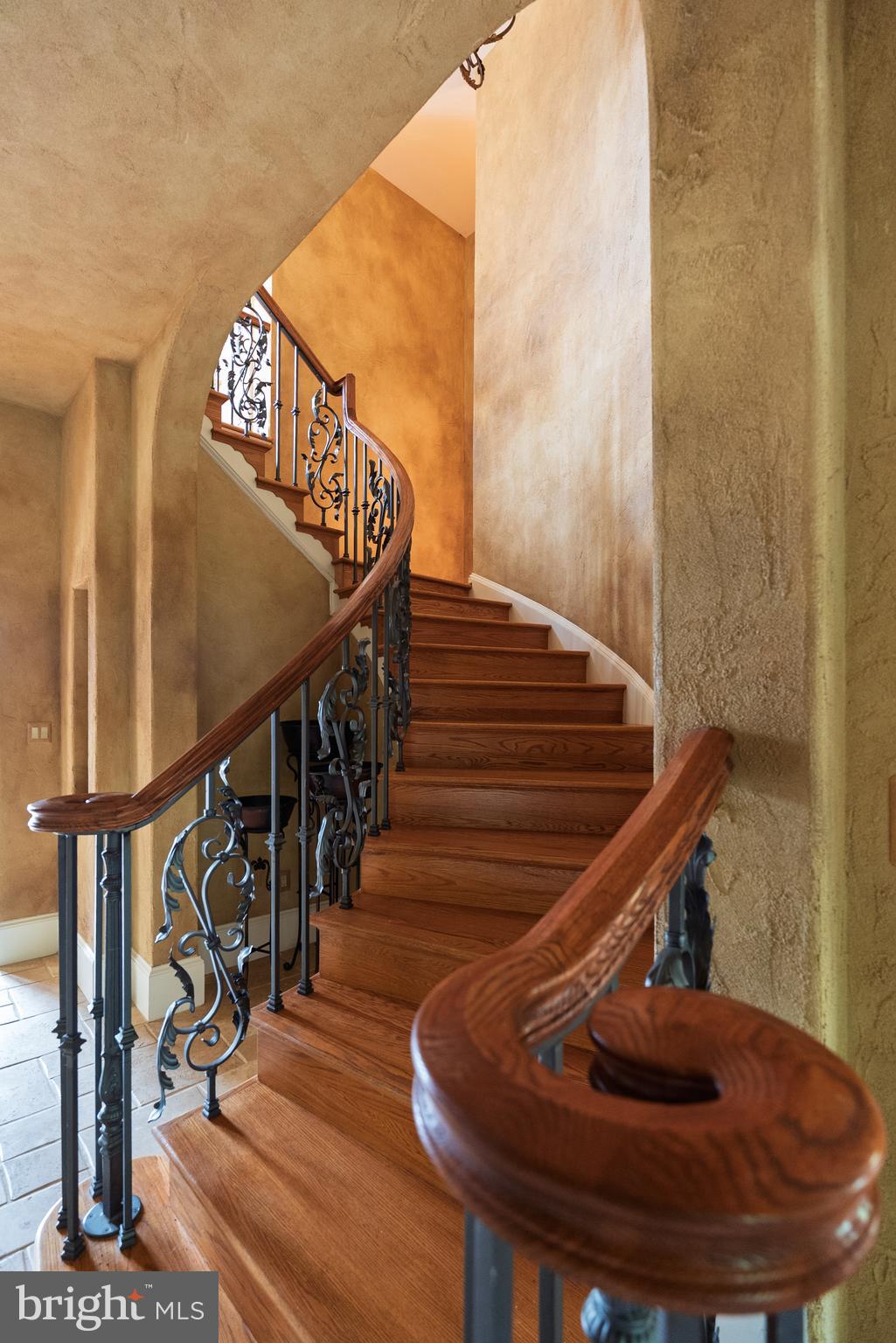 JAHNKE & DICKSON - Residential