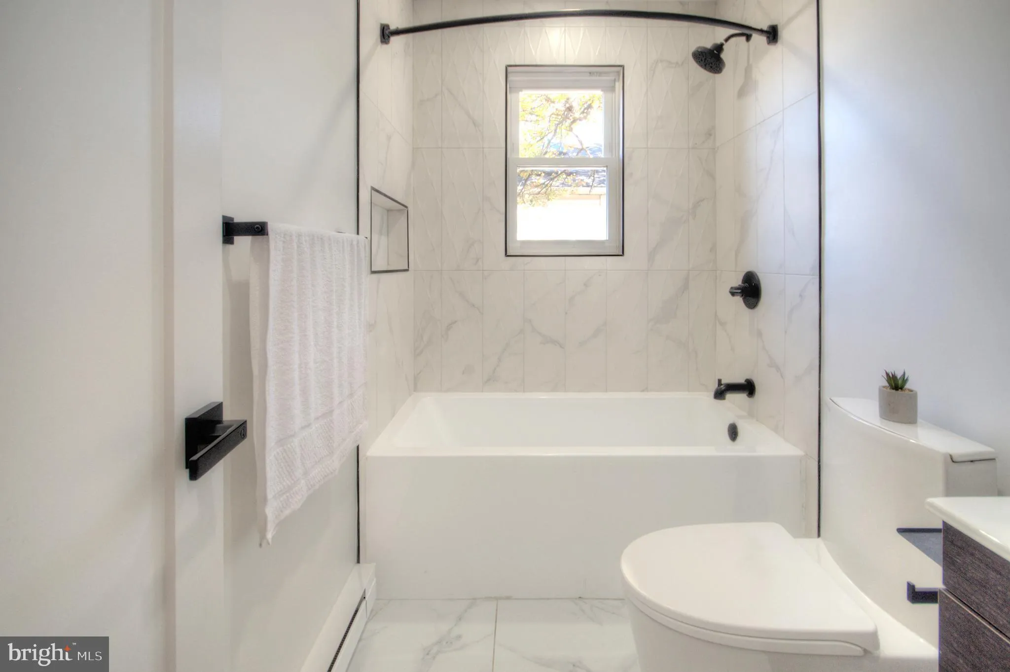 Penns Grove, New Jersey 08069, United States, 2 Bedrooms Bedrooms, ,1 BathroomBathrooms,Residential,Active,234068