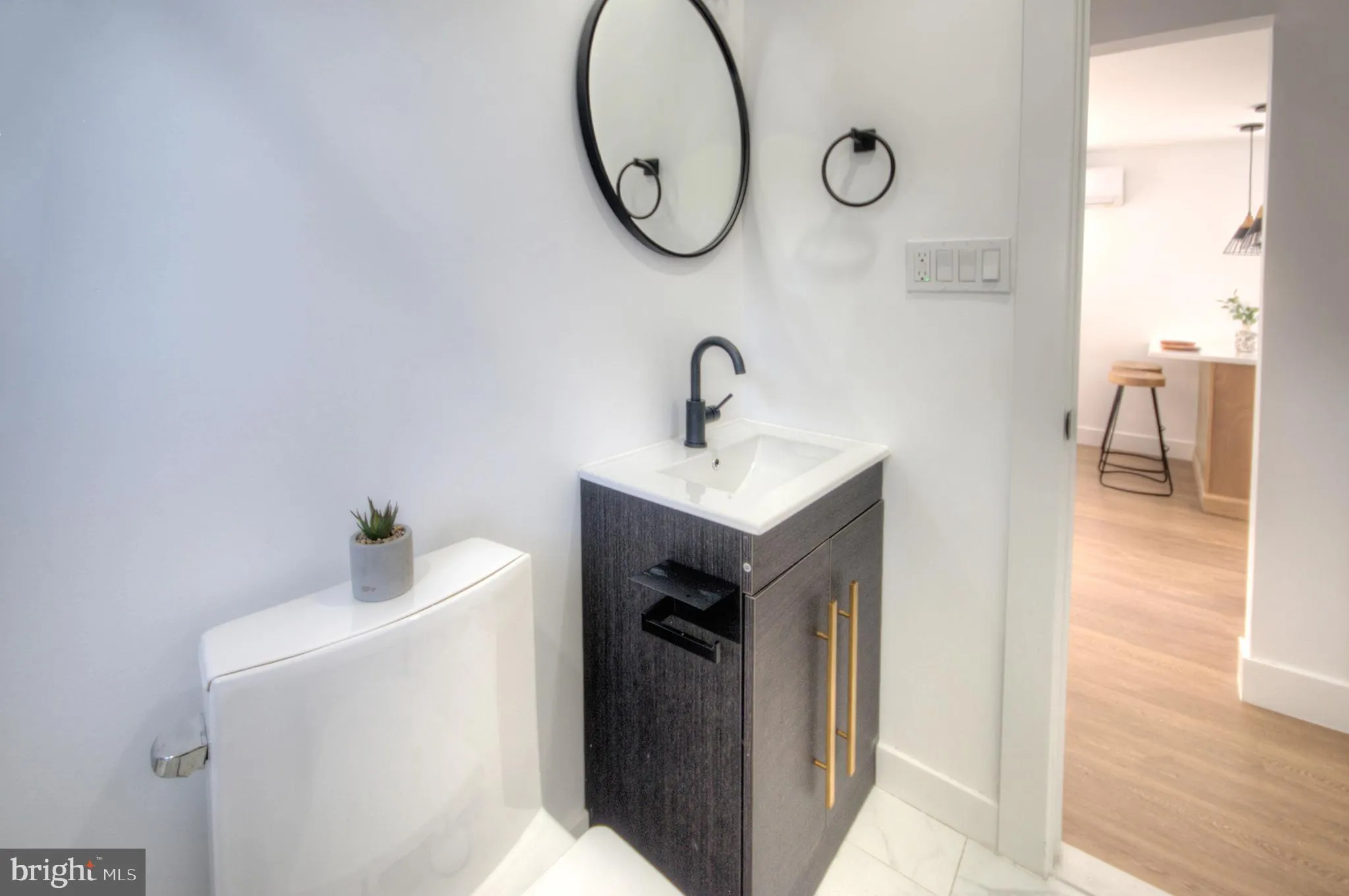 Penns Grove, New Jersey 08069, United States, 2 Bedrooms Bedrooms, ,1 BathroomBathrooms,Residential,Active,234068