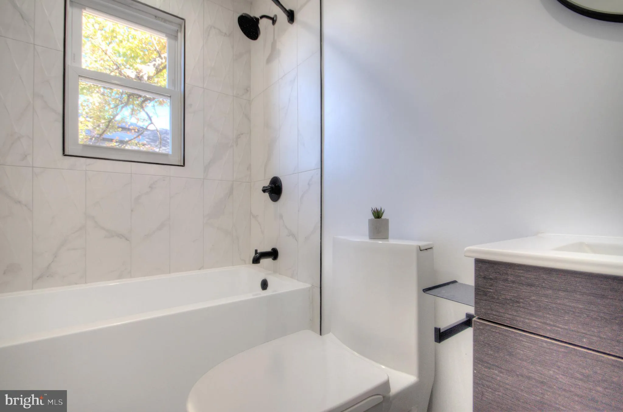 Penns Grove, New Jersey 08069, United States, 2 Bedrooms Bedrooms, ,1 BathroomBathrooms,Residential,Active,234068