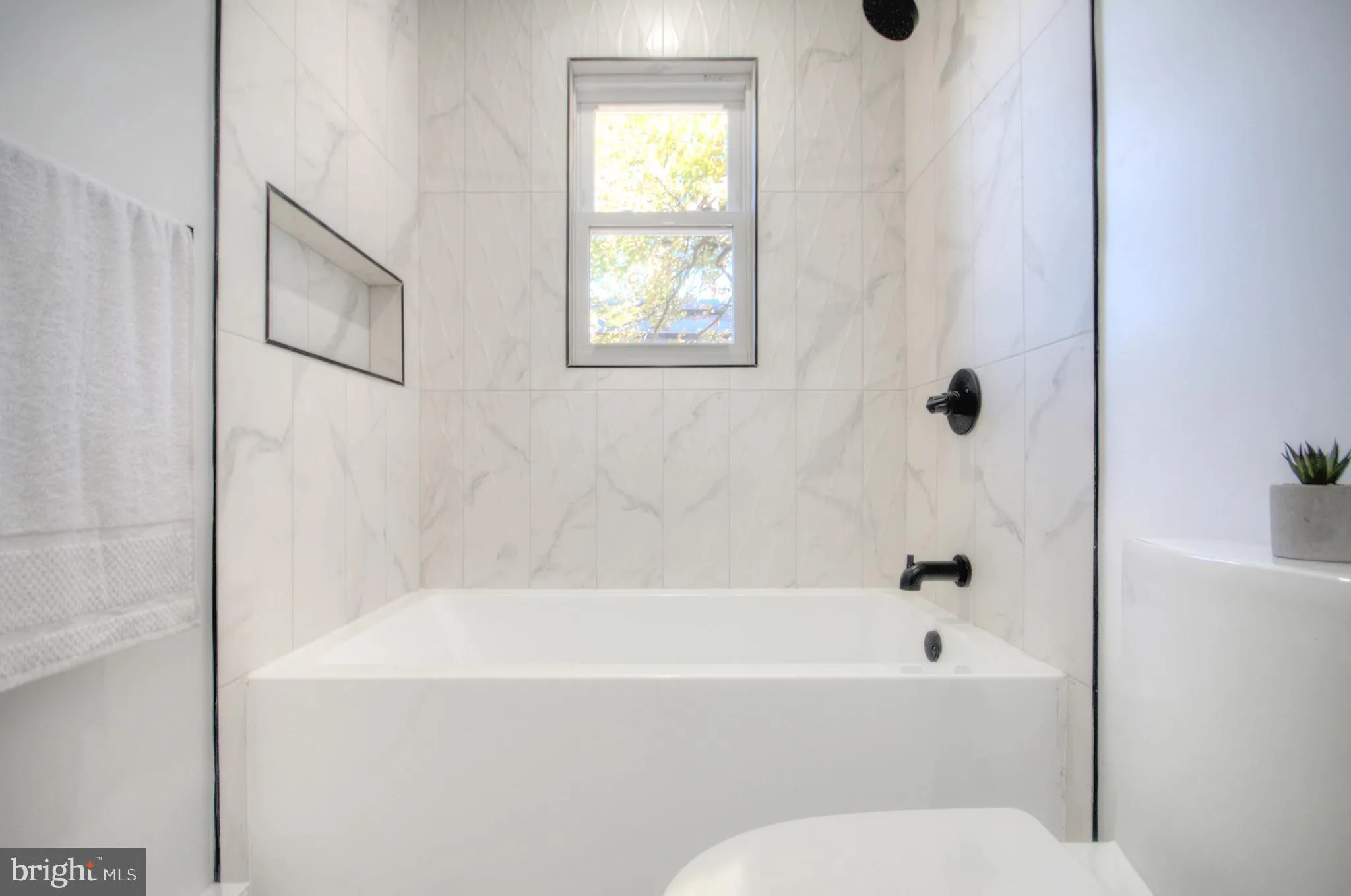 Penns Grove, New Jersey 08069, United States, 2 Bedrooms Bedrooms, ,1 BathroomBathrooms,Residential,Active,234068