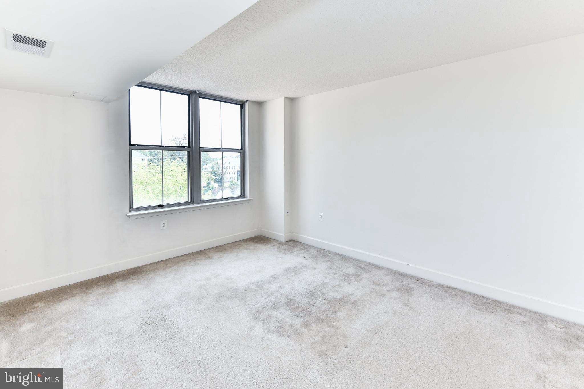 CARLTON HOUSE - Residential Lease