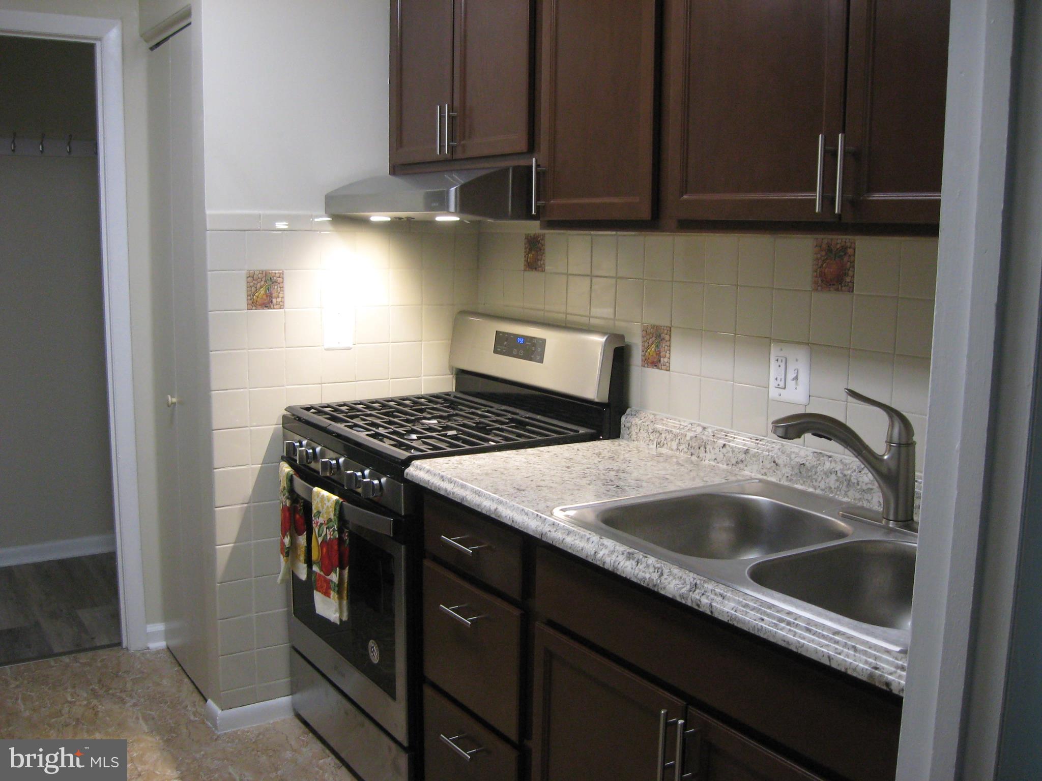 MARLOW TOWERS CONDOMINIUMS - Residential Lease