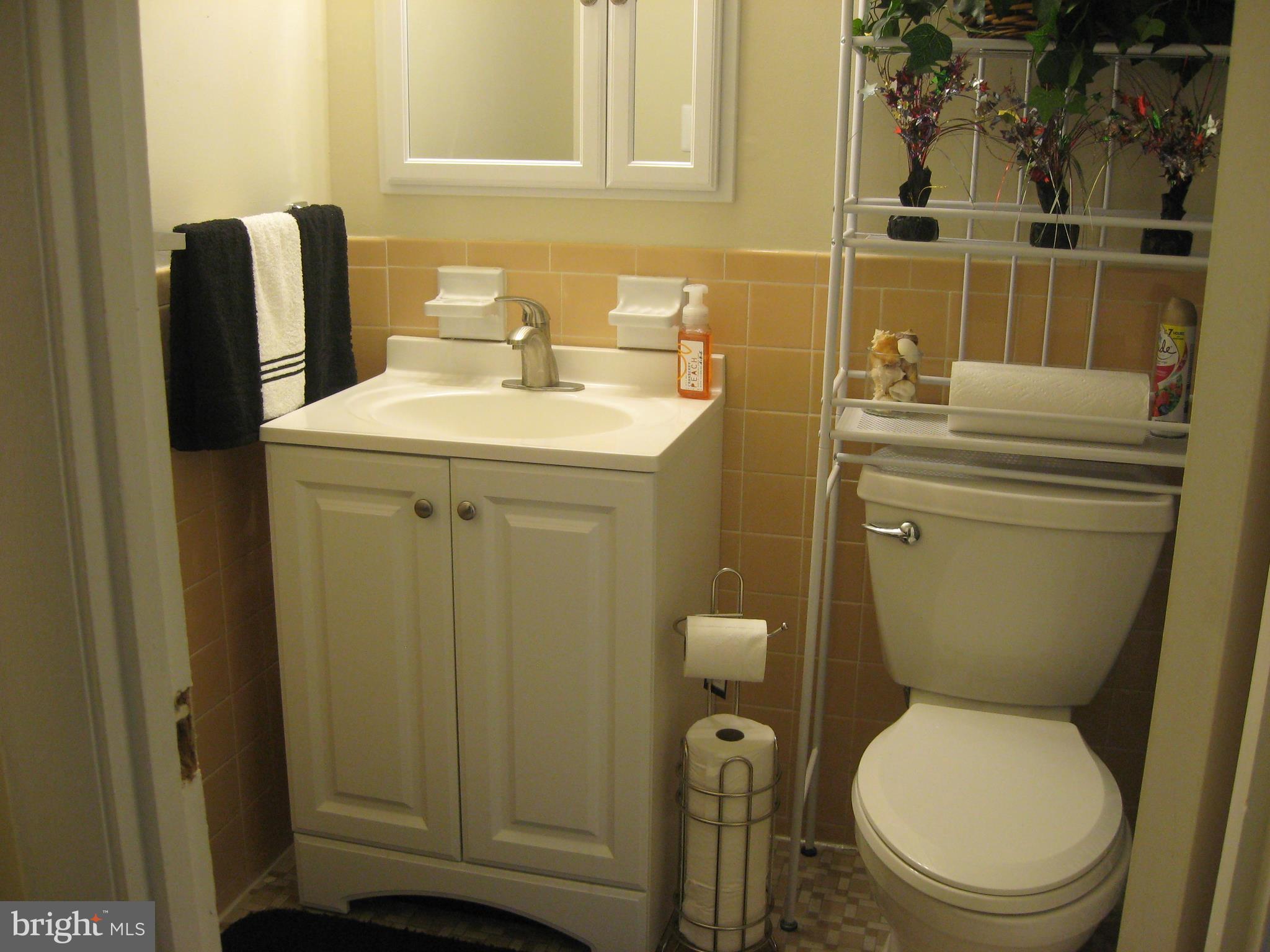 MARLOW TOWERS CONDOMINIUMS - Residential Lease