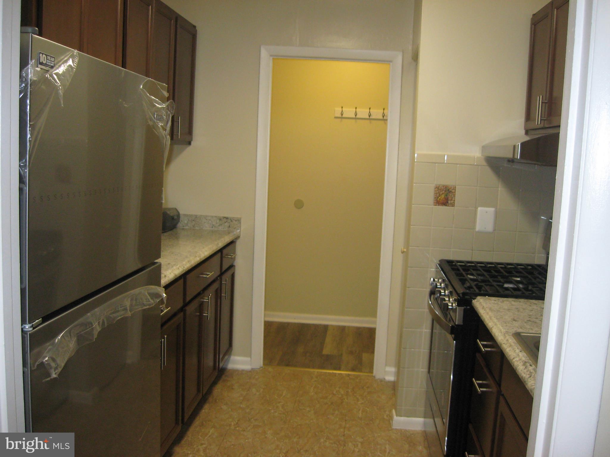 MARLOW TOWERS CONDOMINIUMS - Residential Lease